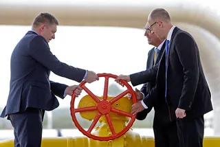 Капитал - Венгрия остановила реверсные поставки газа в Украину