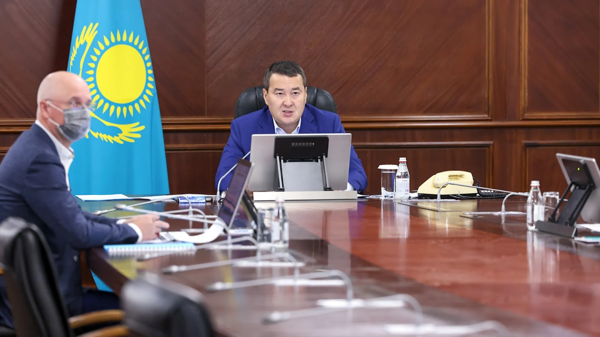 Капитал - Премьер поручил распределять квоты на ввоз сахара среди крупных оптовиков