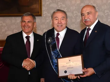 Президент получил звание Почетного доктора наук