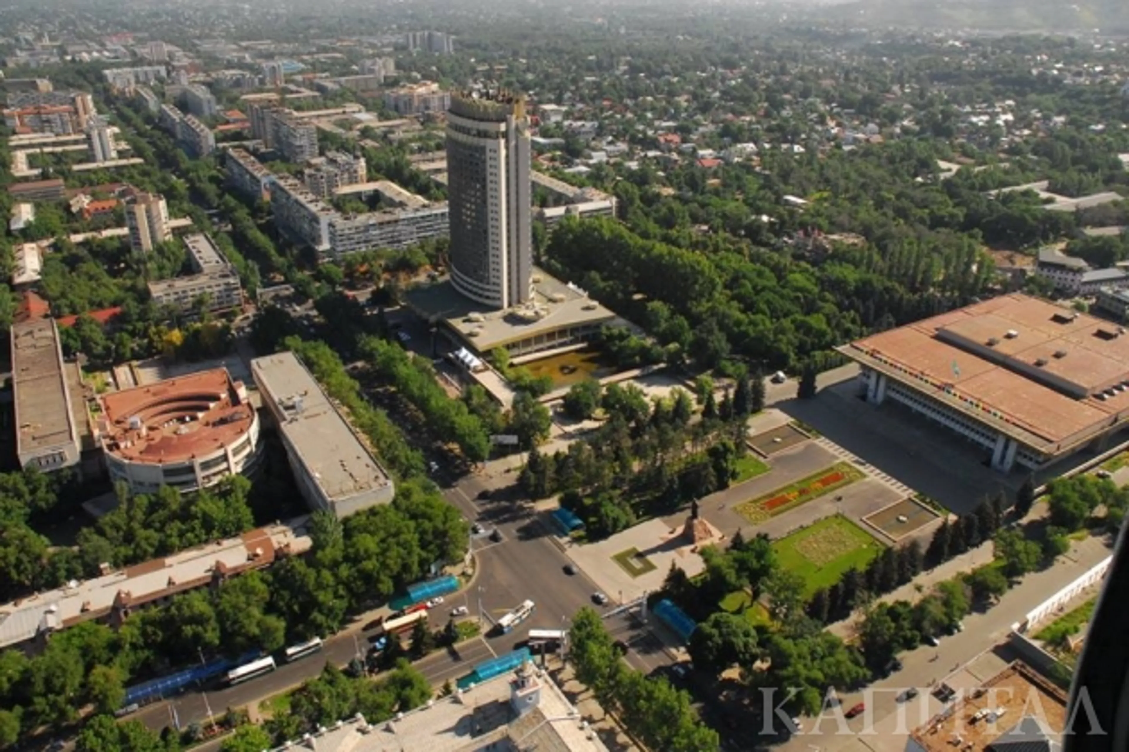 Капитал - Алматы в цифрах: в городе женщин на 146 тысяч больше чем мужчин