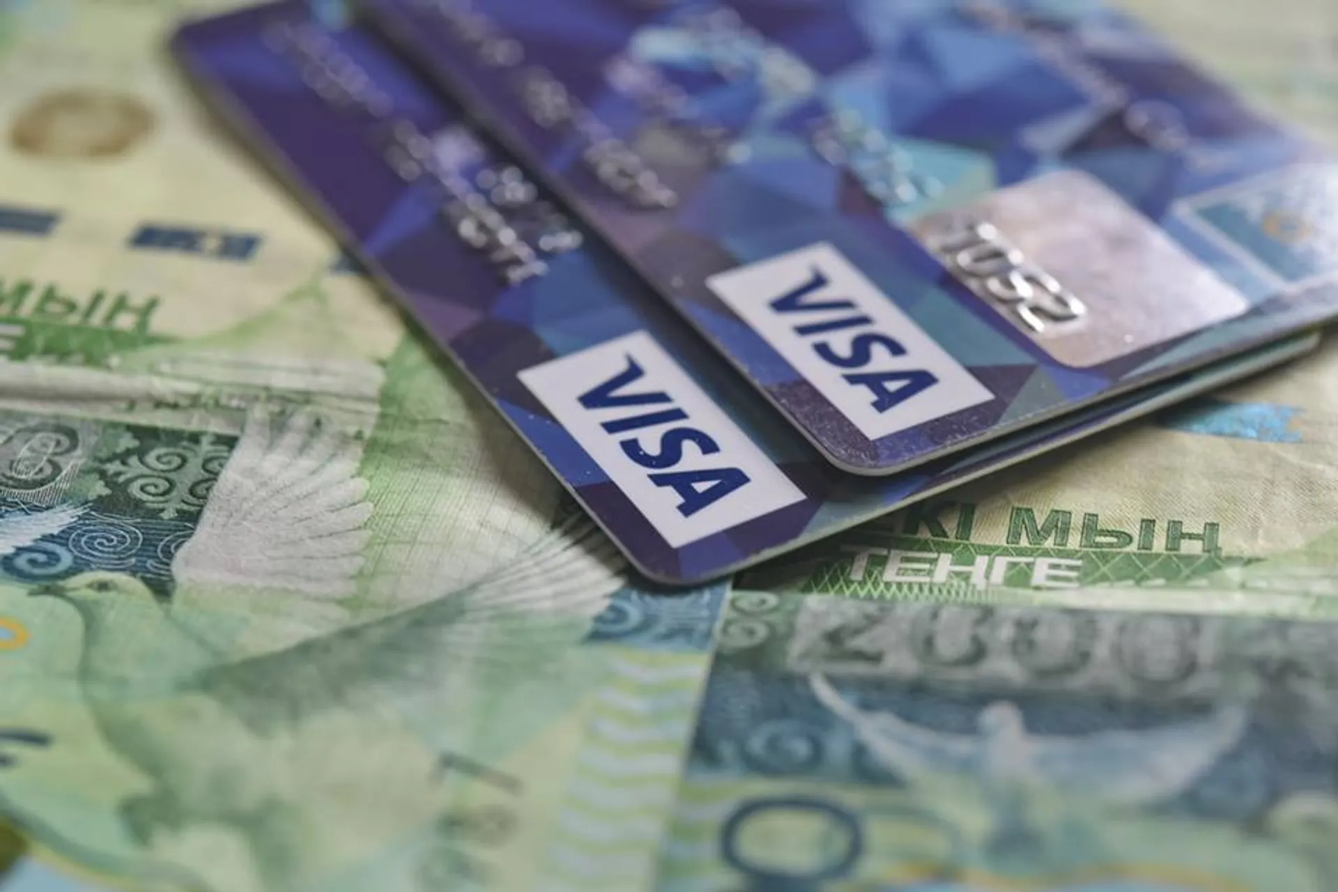 Капитал - Казахстанцы стали активнее пользоваться кредитками