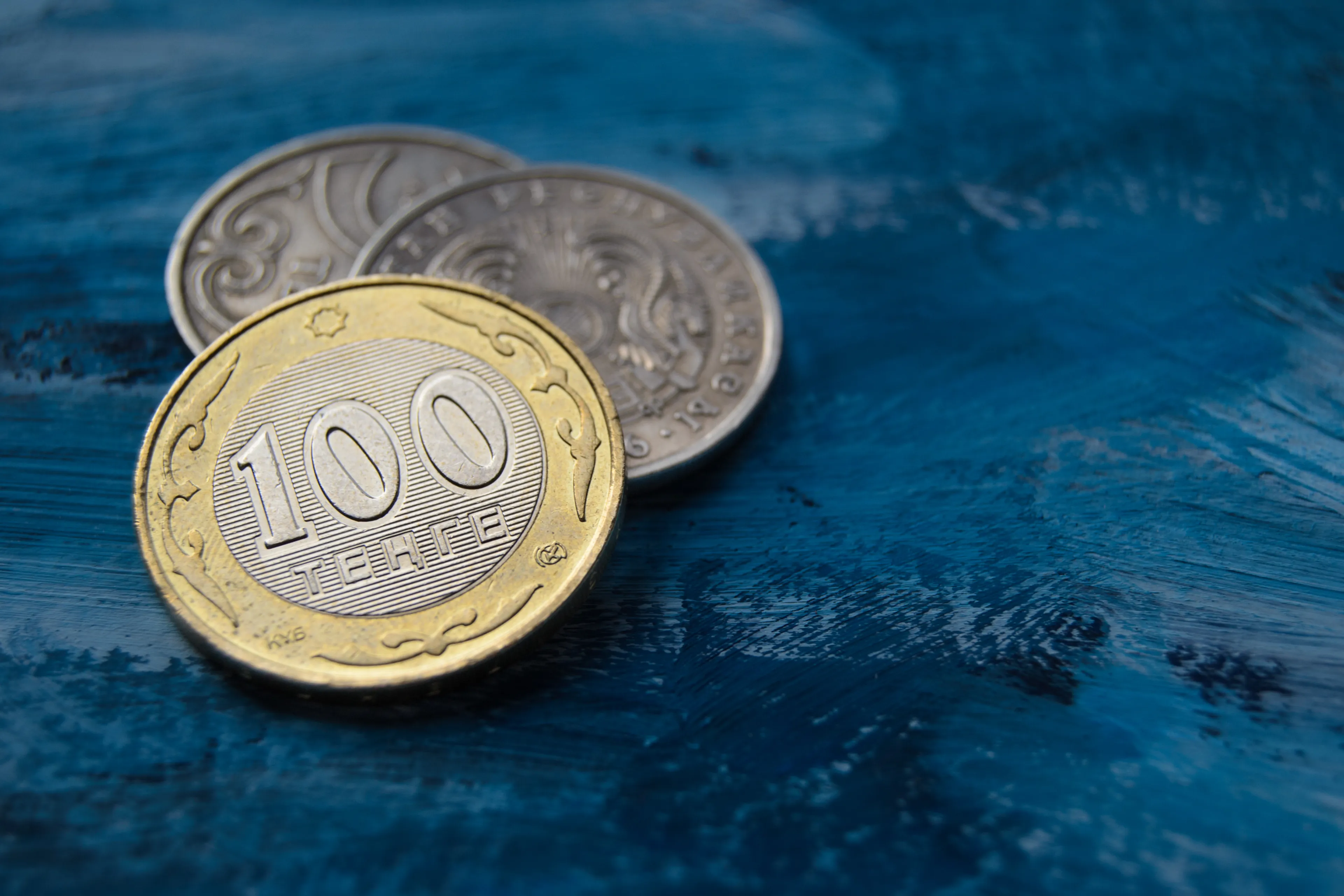 Капитал - Дневные торги: 379,3 тенге за доллар