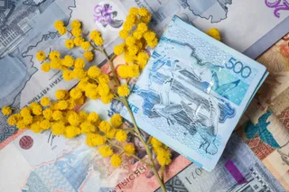 Капитал - В канун 8 марта тенге сдал позиции