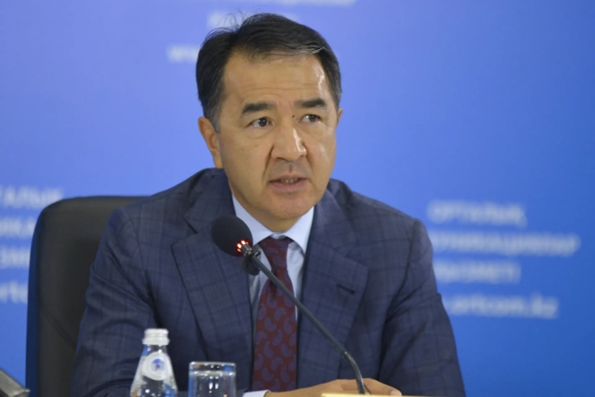 Капитал - Премьер-министр поручил разобраться с ценами на авиабилеты