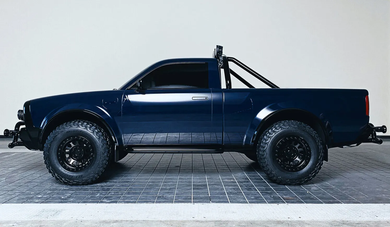 Динамика цен на электромобили за 10 лет и электрокары Lucid и Alpha Motor - фото kapital.kz