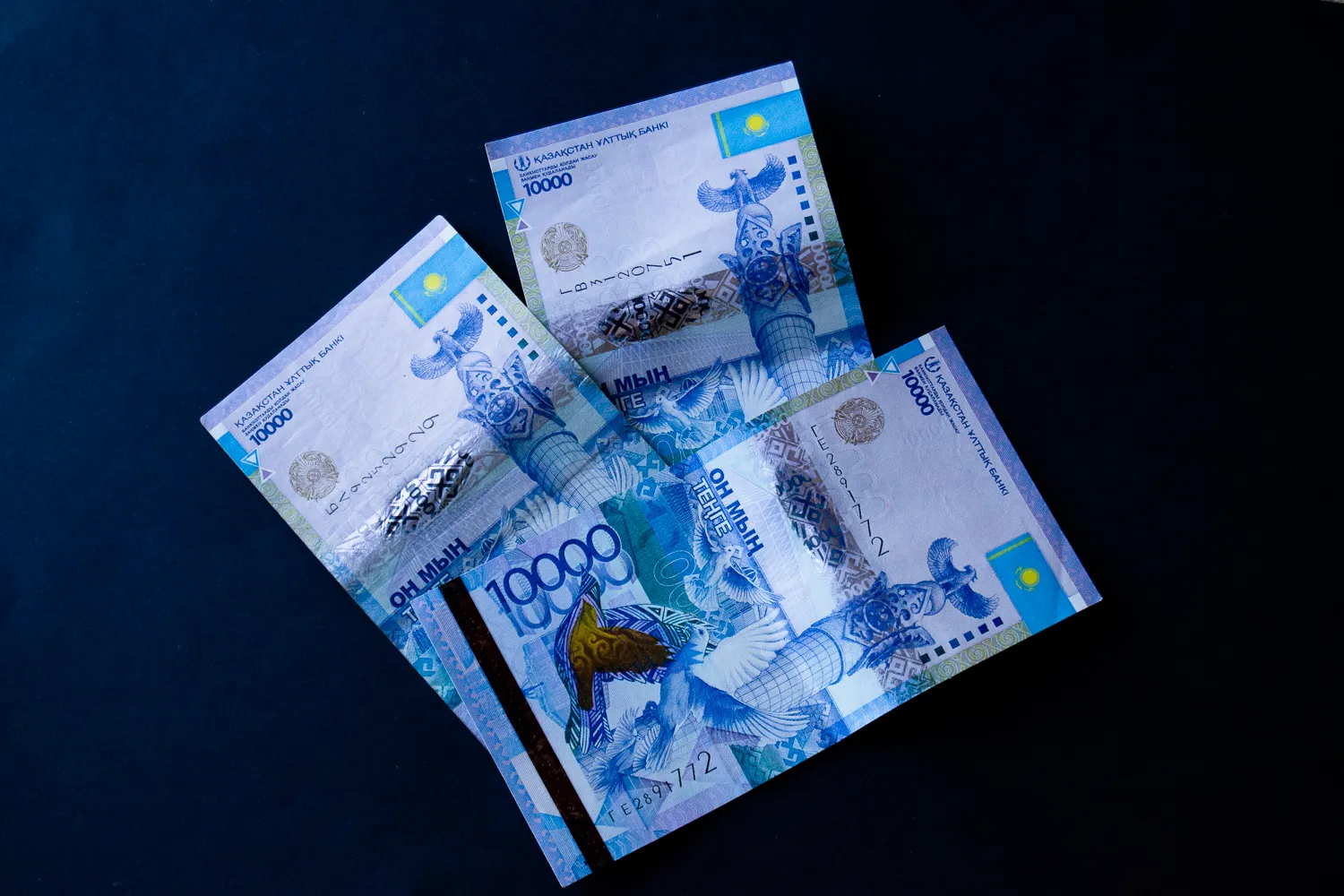 Нацвалюта к доллару незначительно укрепилась