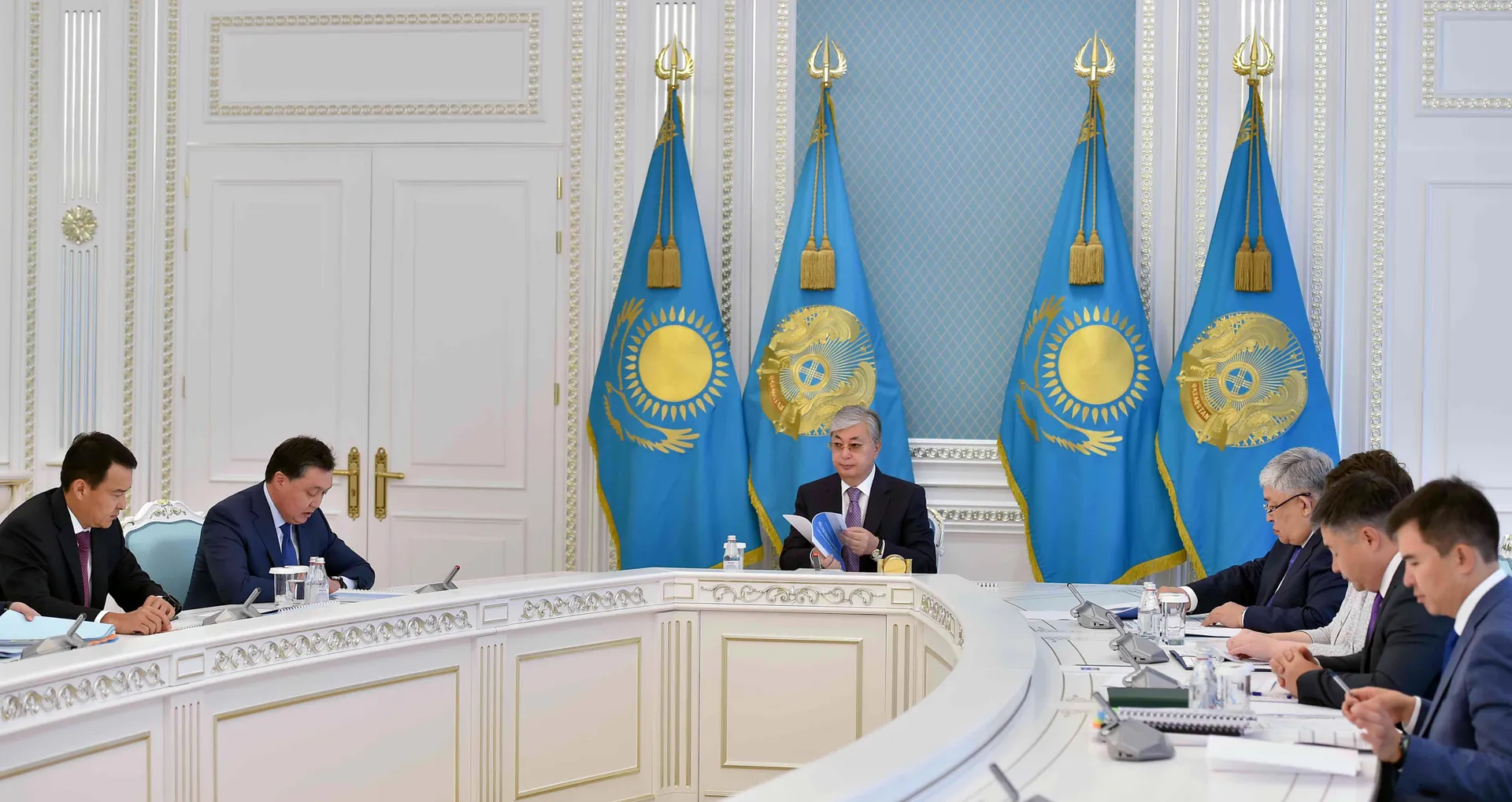 Капитал - Президент поручил сократить необоснованные имиджевые траты