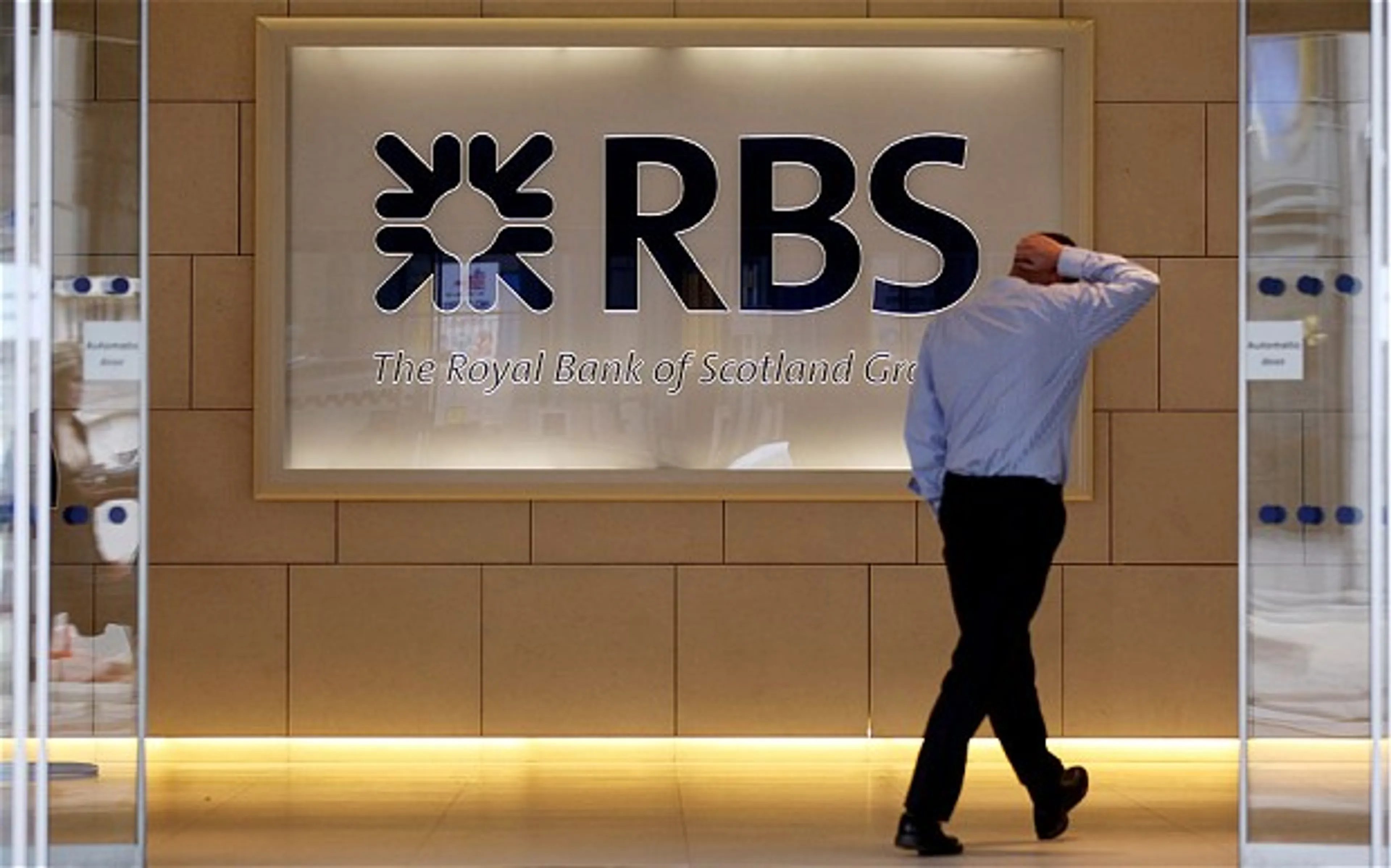 Капитал - Чистый убыток британского RBS вырос втрое