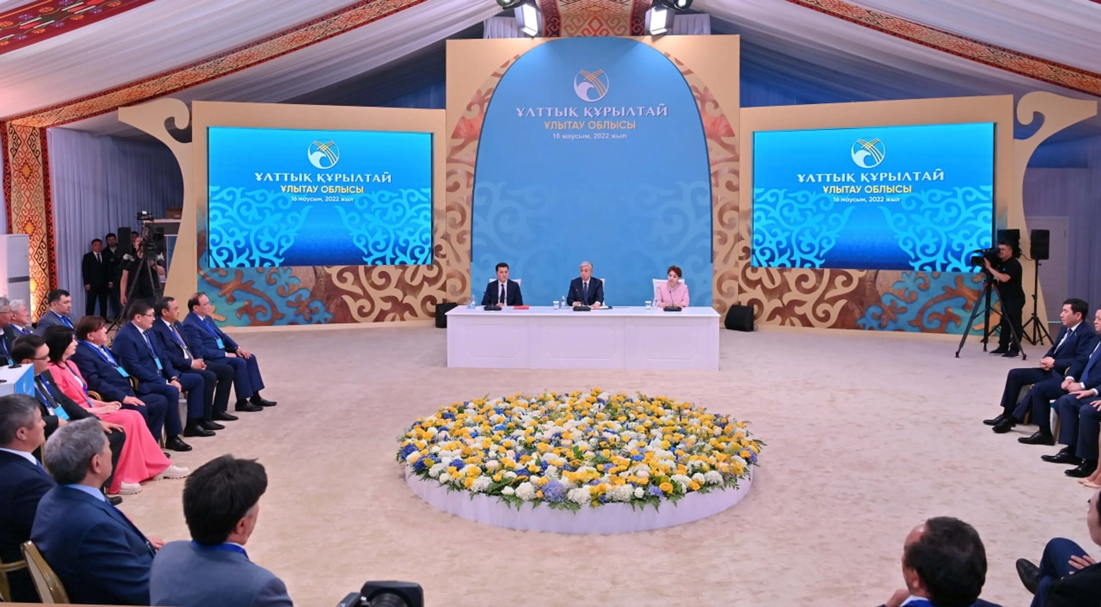 Капитал - Не спешить с переходом на латиницу призвал президент