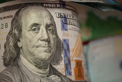 На дневной сессии доллар торговался по 323,83 тенге