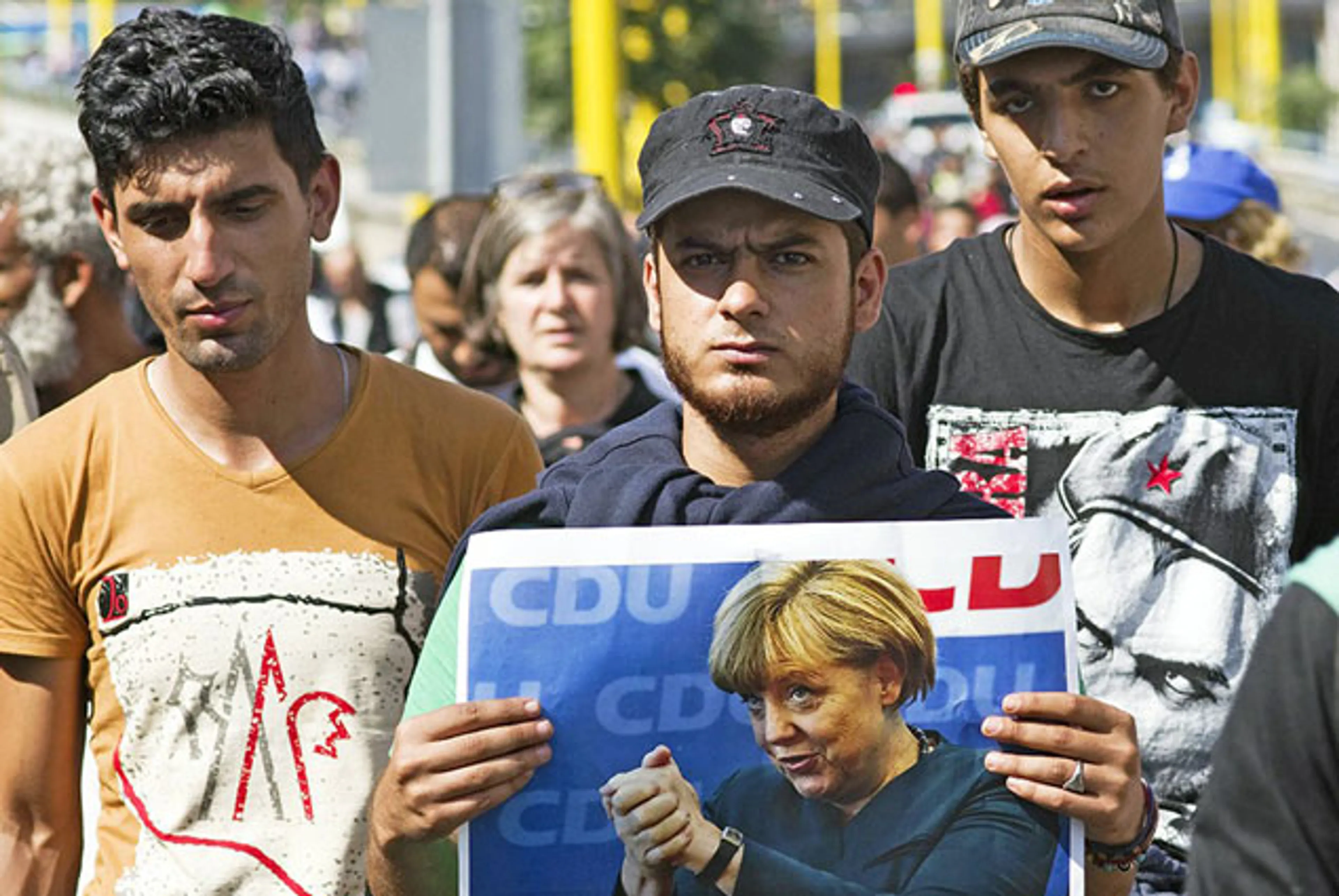 Капитал - Свыше двух тысяч беженцев подали на Германию в суд