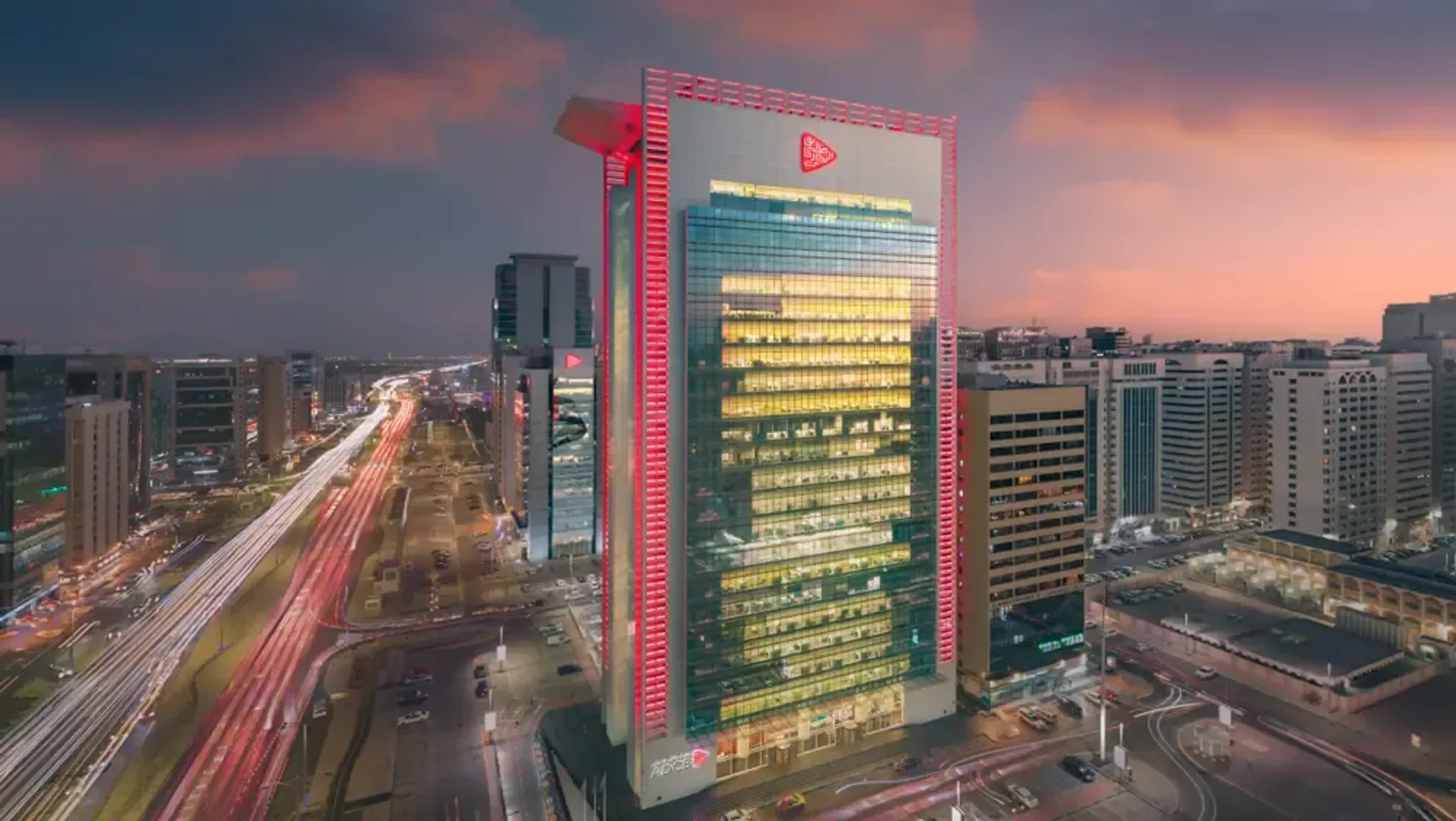 Фото: adcb.com