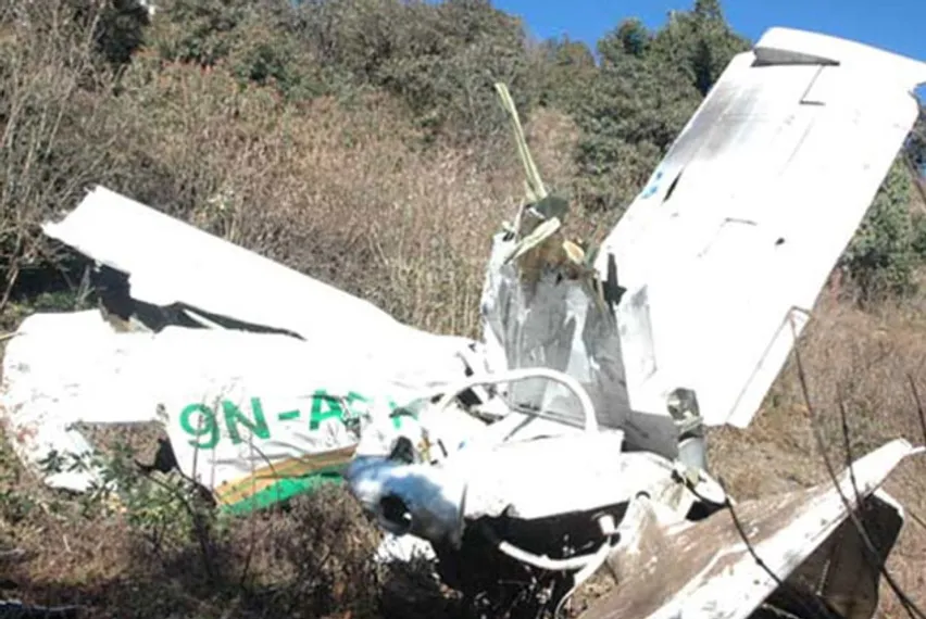 Капитал - Спасатели обнаружили обломки самолета в Непале