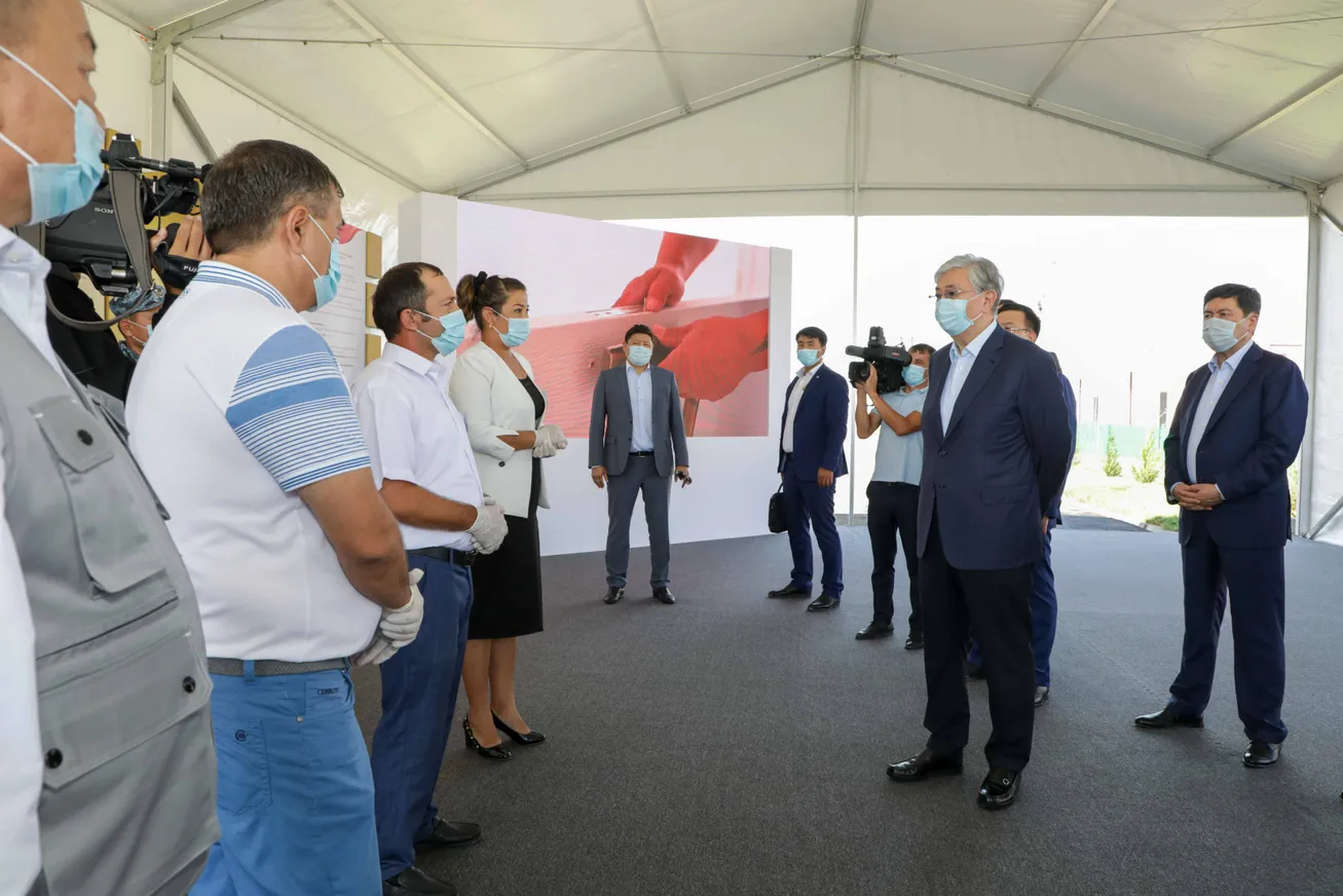 Касым-Жомарт Токаев  осмотрел новый микрорайон в поселке Мырзакент - фото kapital.kz