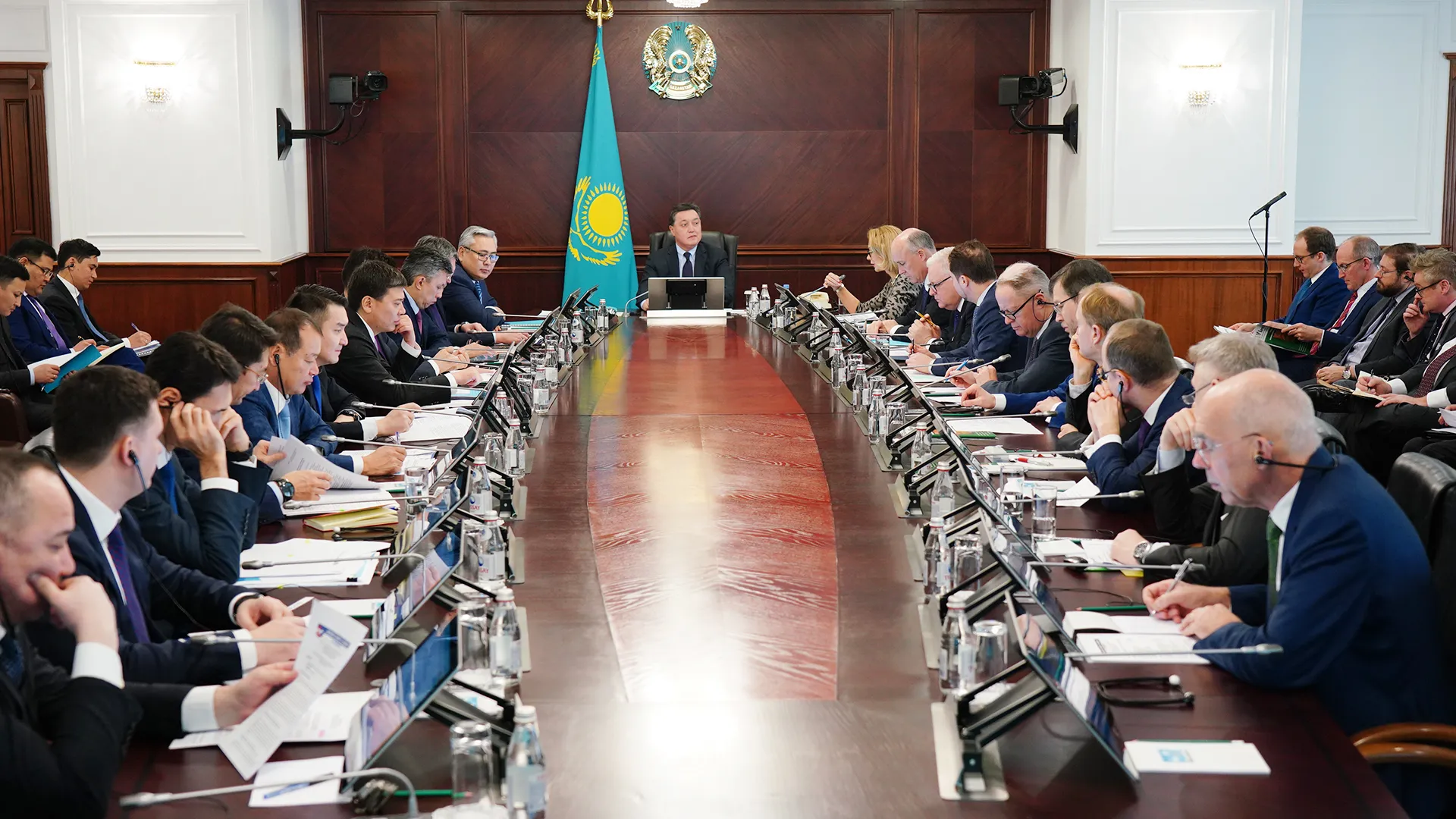 Капитал - Аскар Мамин провел заседание Совета по улучшению инвестклимата