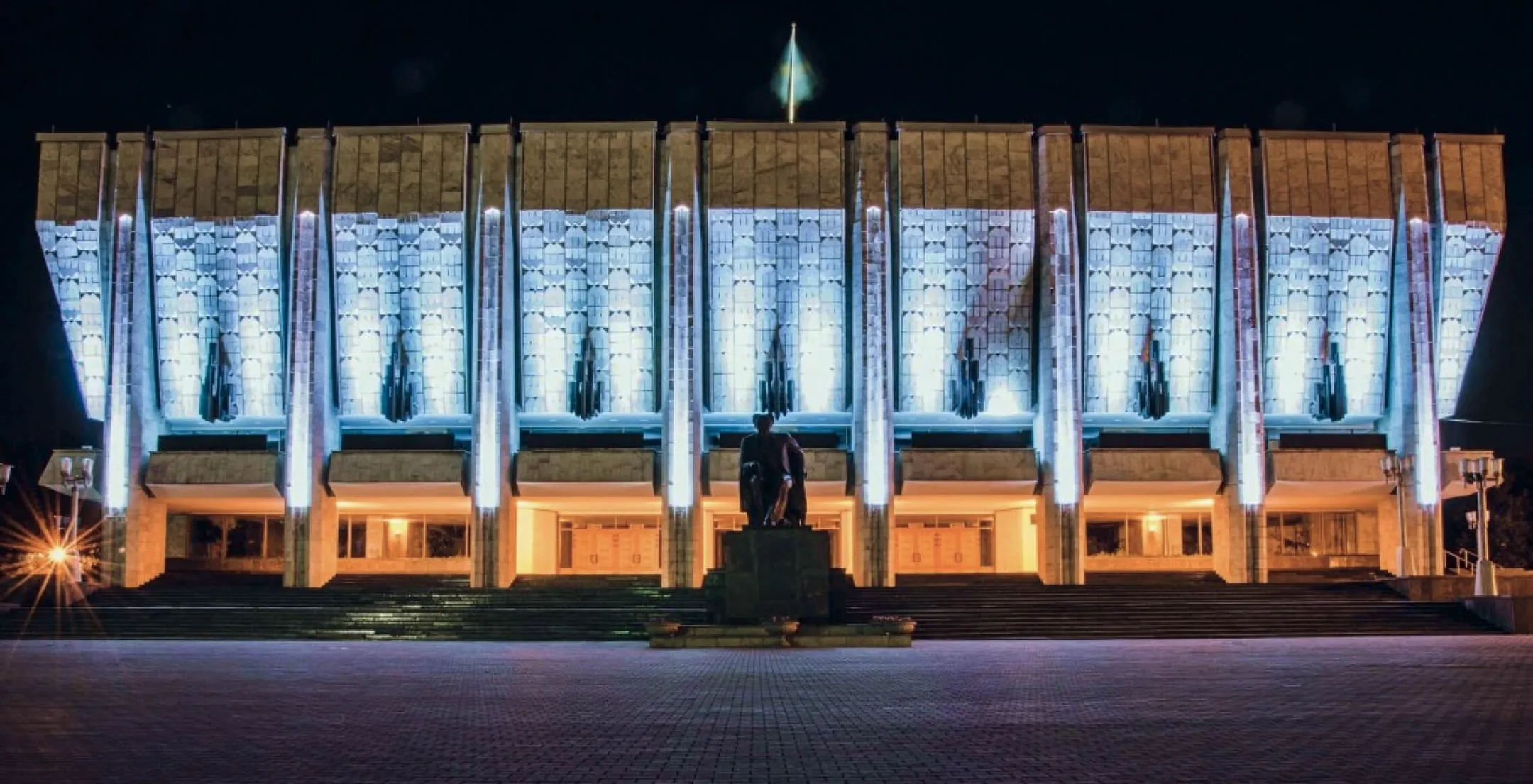 auezov-theatre.kz