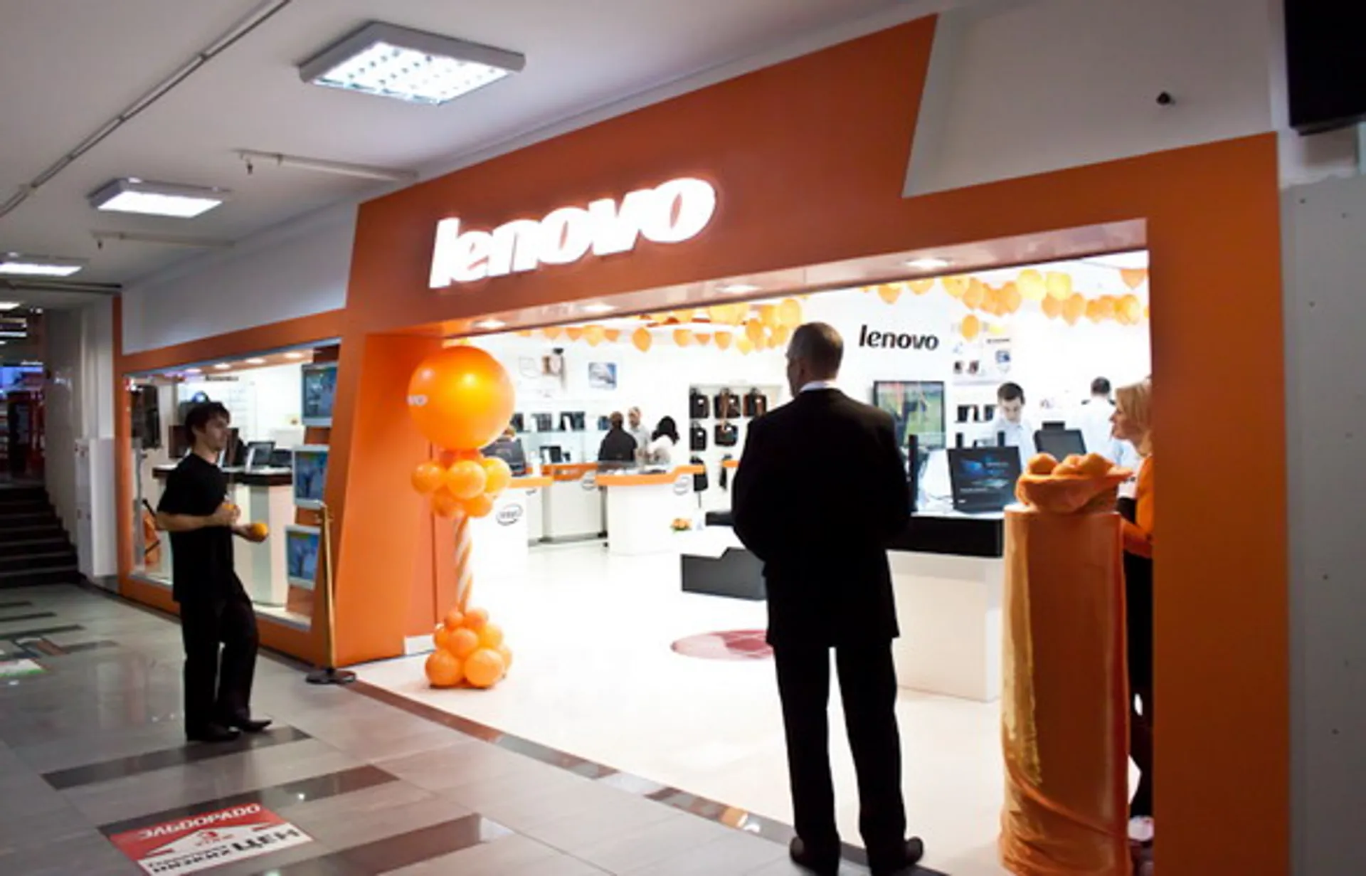 Капитал - Lenovo за год увеличила продажи на 15%
