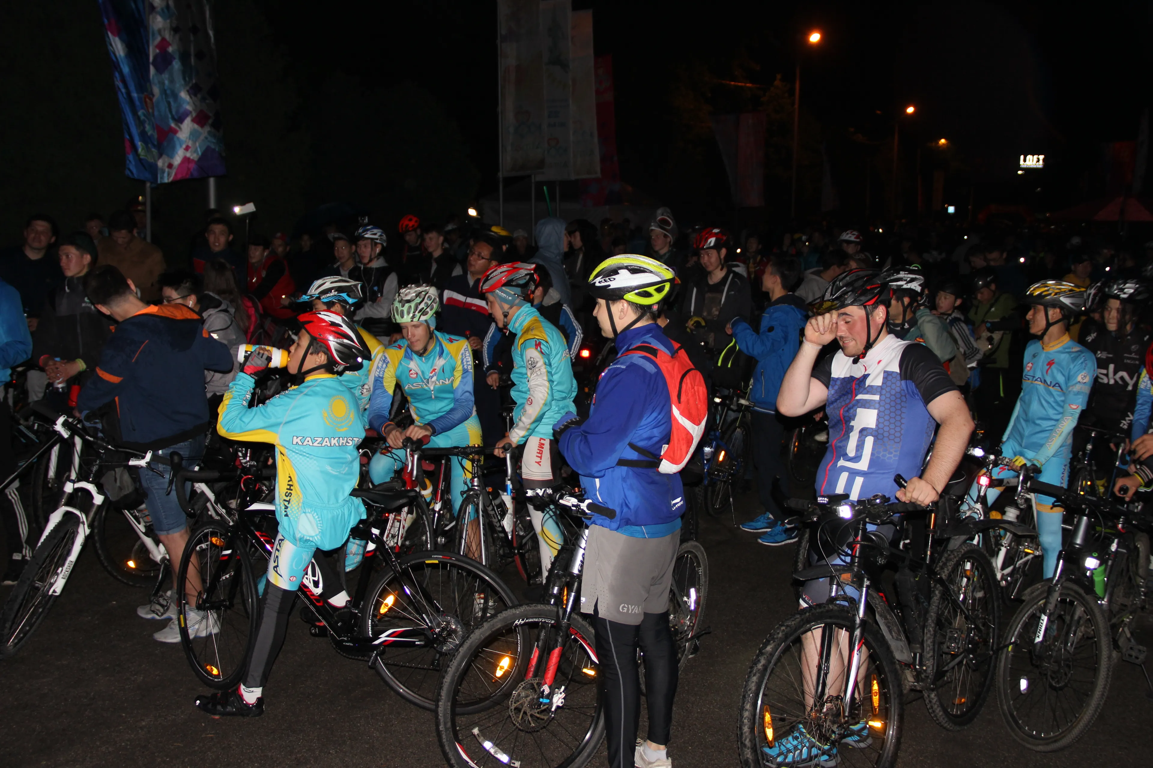 Капитал - Алматинские велосипедисты засветились на улицах