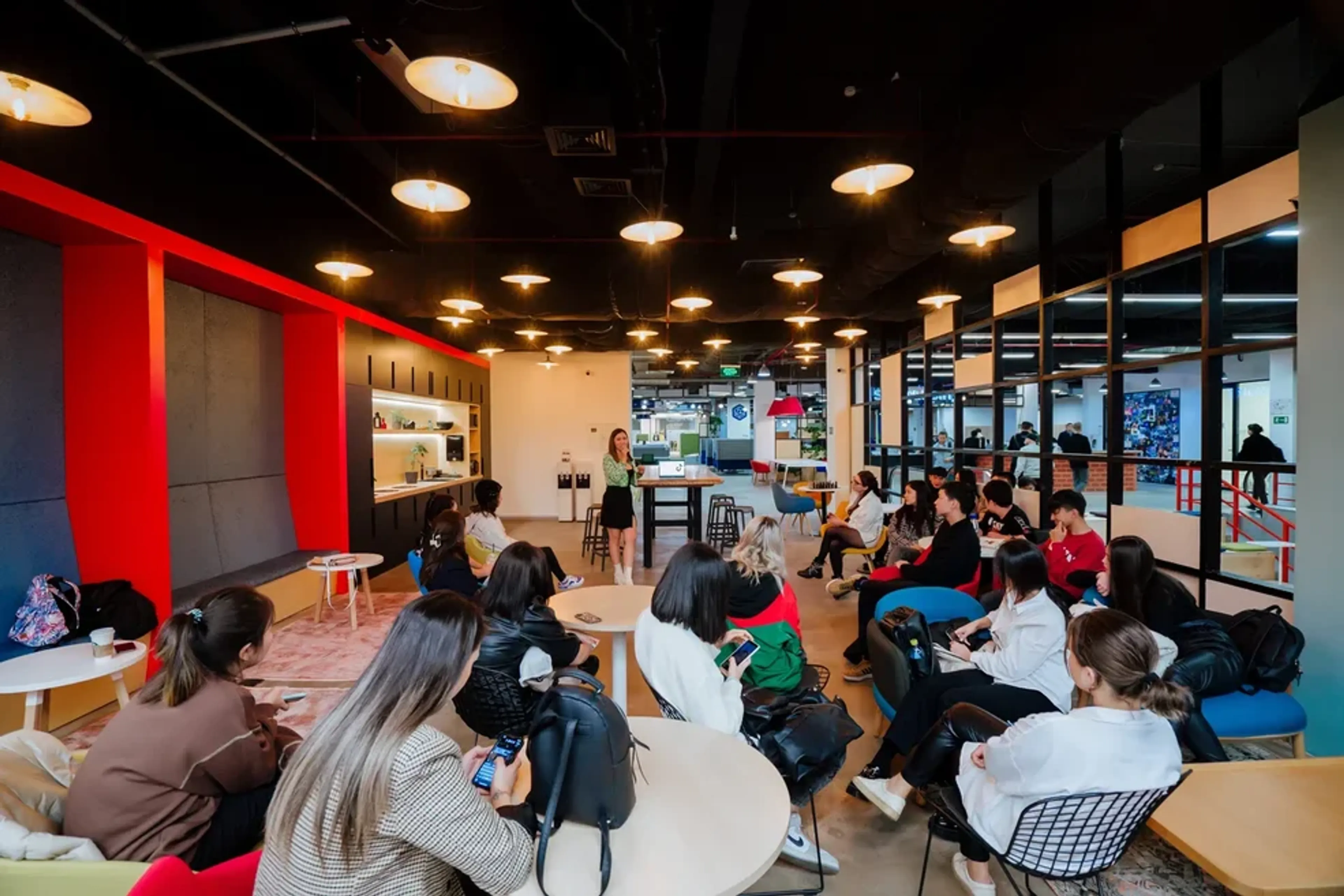 Капитал - В Алматы появились зоны TikTok и PlayStation