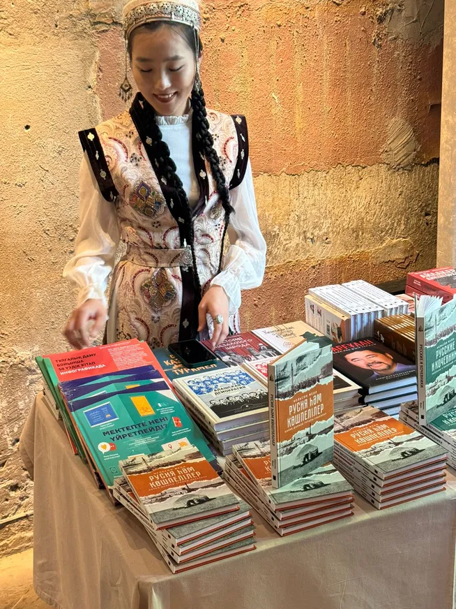 Книгу Нельсона Фелла перевели на казахский и русский языки - фото kapital.kz