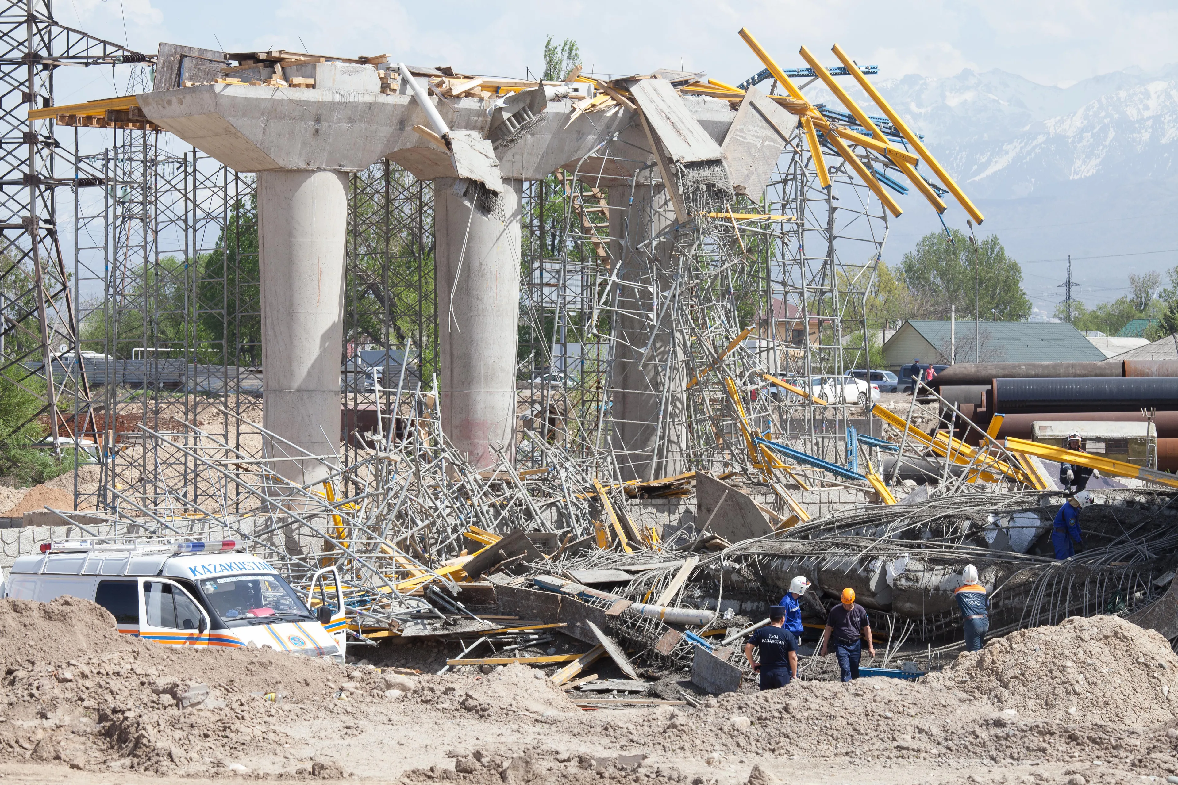 Капитал - В больницу доставлены 20 человек, пострадавших при обрушении моста