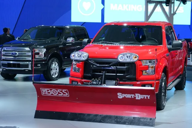 Ford F-150 превратился в бульдозер
