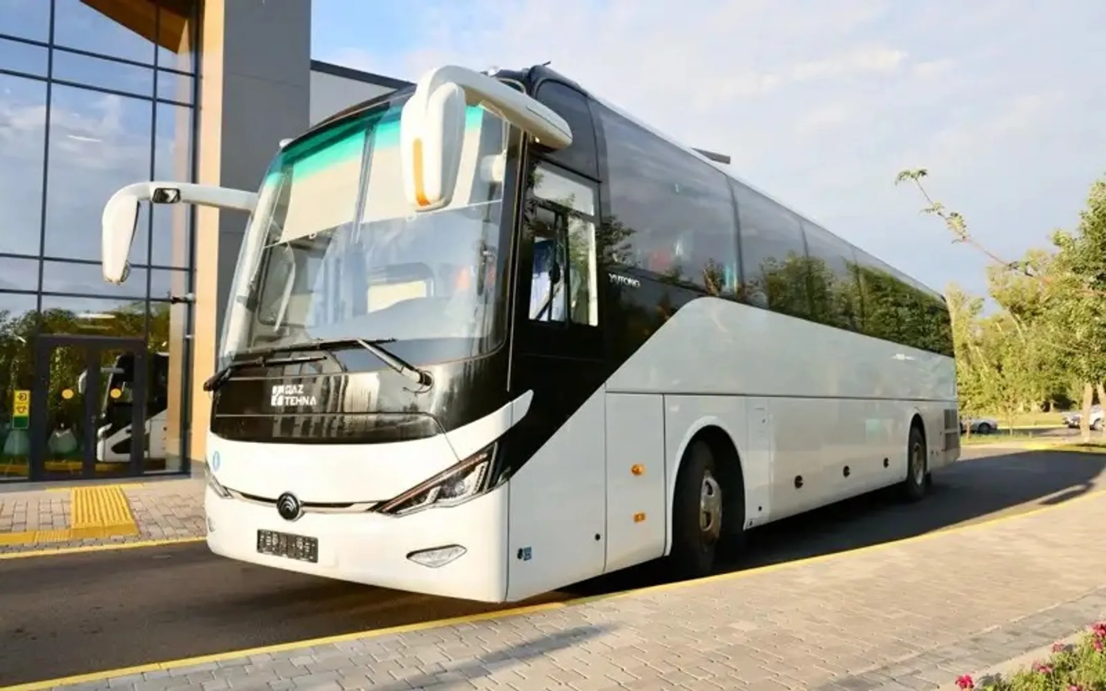 Президент подарил автобусы Дворцу школьников и Дому культуры в Карагандинской области - Image Kapital.kz