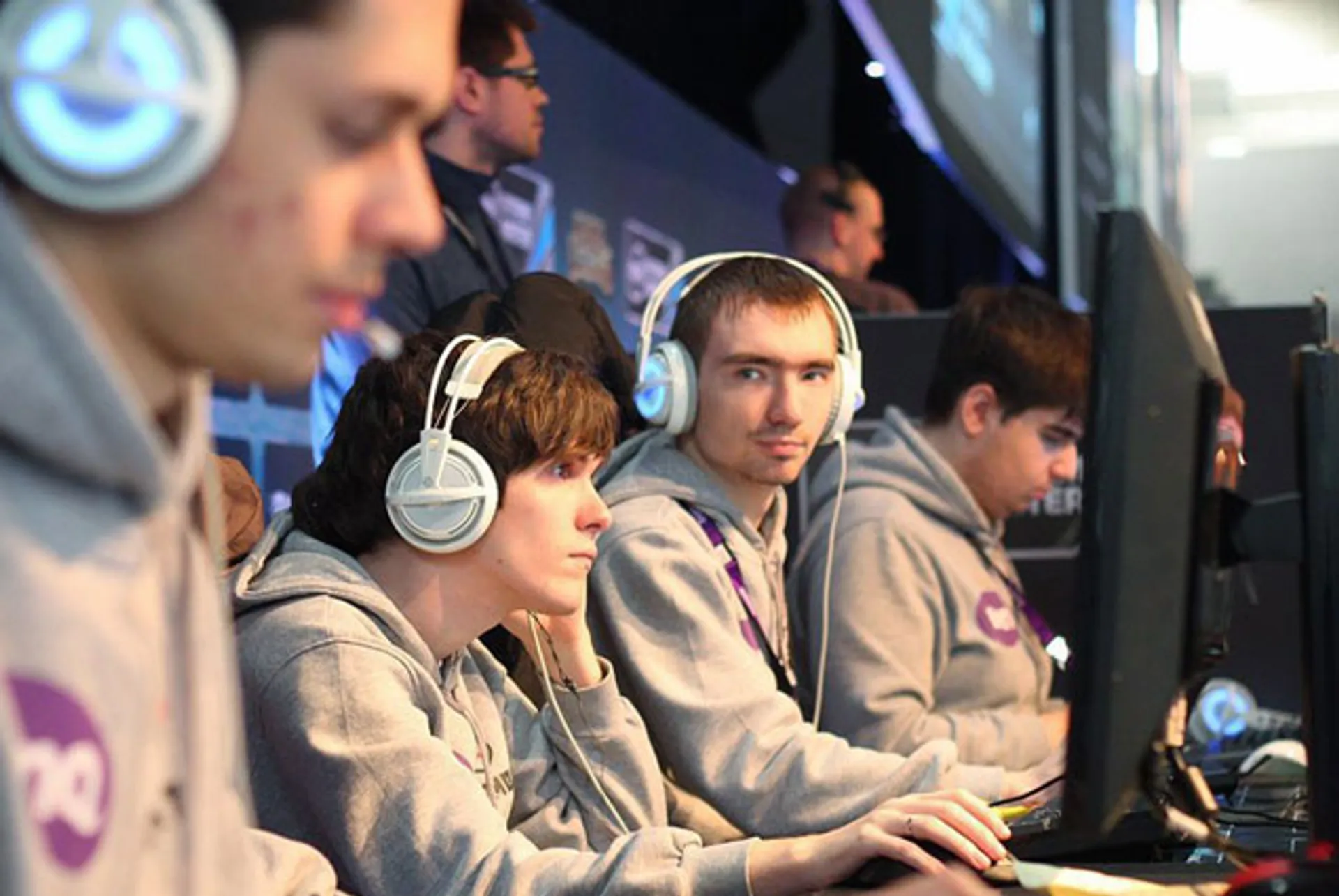 Капитал - Алишер Усманов вложится в строительство киберстадиона