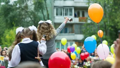 Сколько жители Казахстана тратят на школьные товары