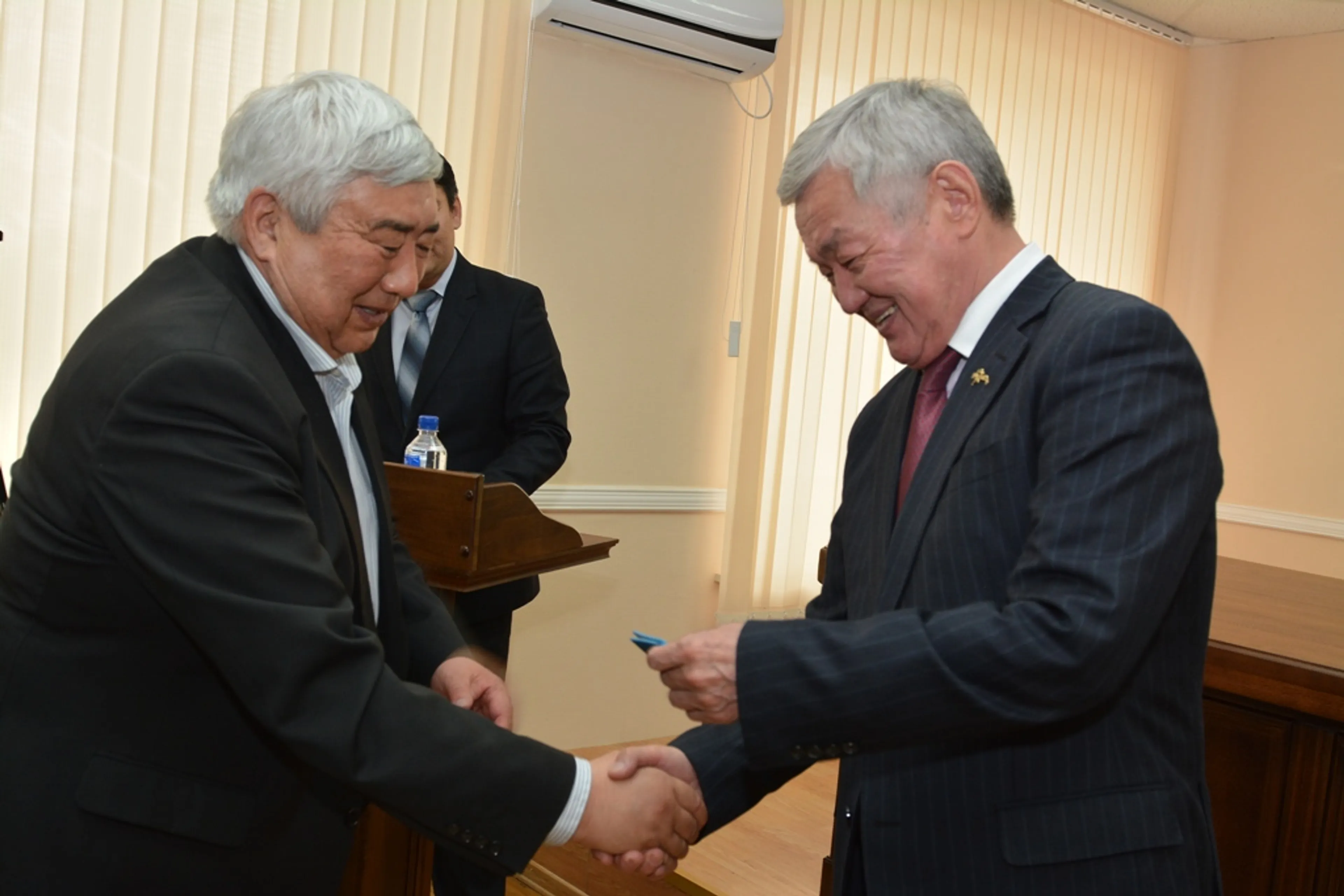 Капитал - У Бердибека Сапарбаева теперь есть общественные помощники