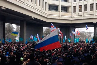 Капитал - Здание правительства Крыма захватили неизвестные