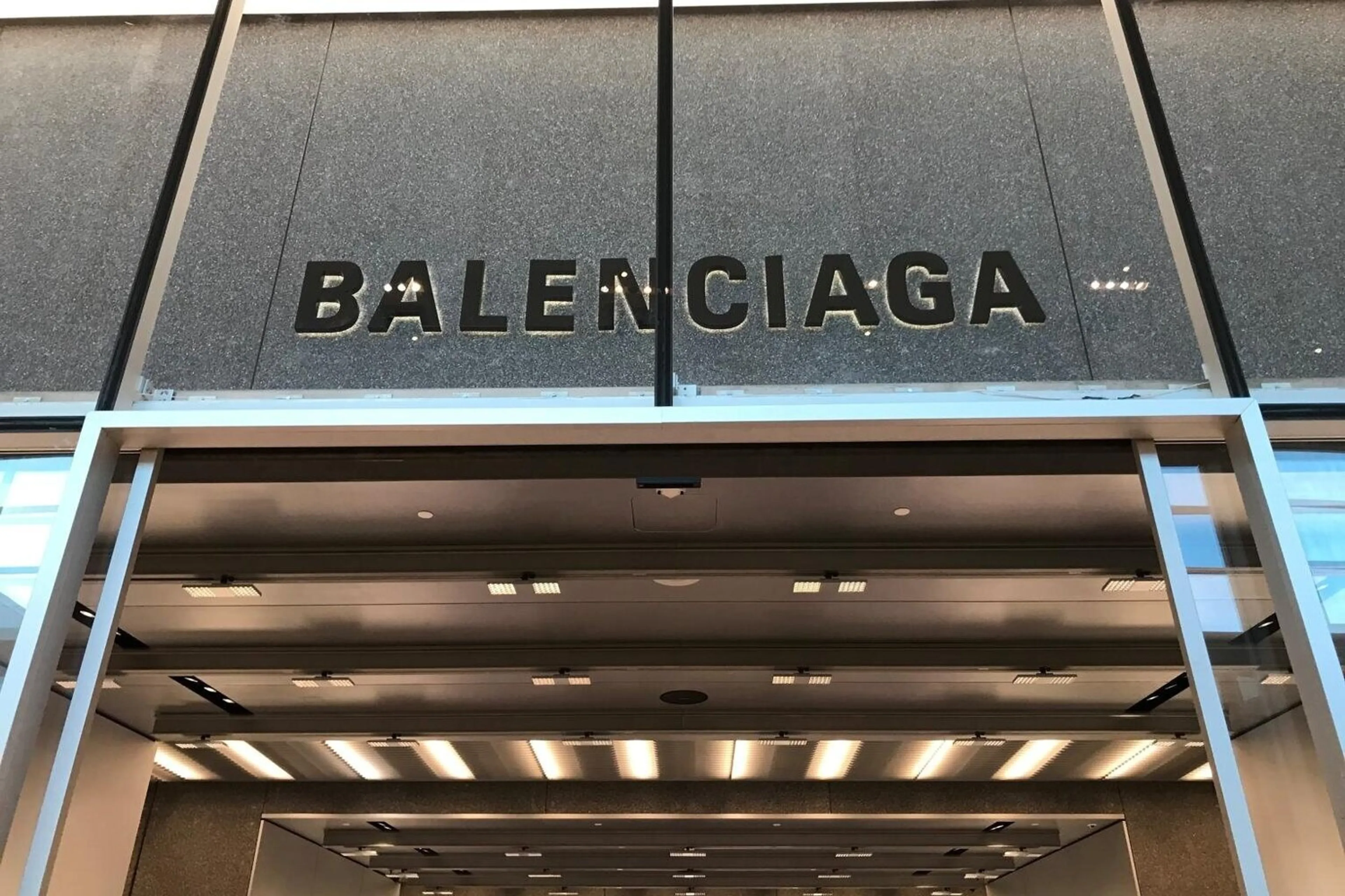 Капитал - Balenciaga: Как основатель всемирно известного бренда произвел революцию в мире моды