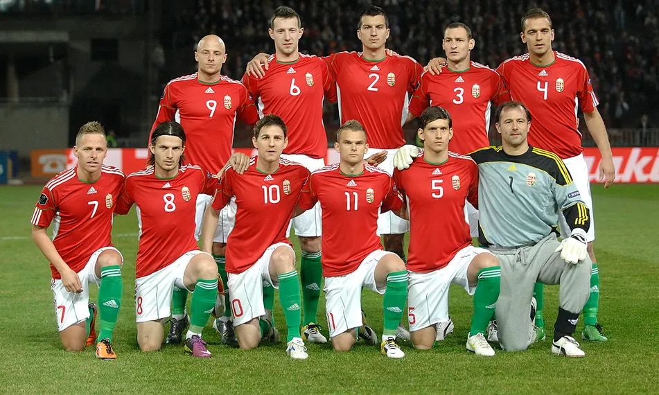 Капитал - Венгерские футболисты оплатят билеты своим фанатам