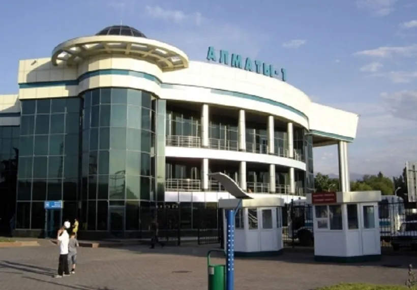 Капитал - В Алматы электровоз столкнулся с поездом