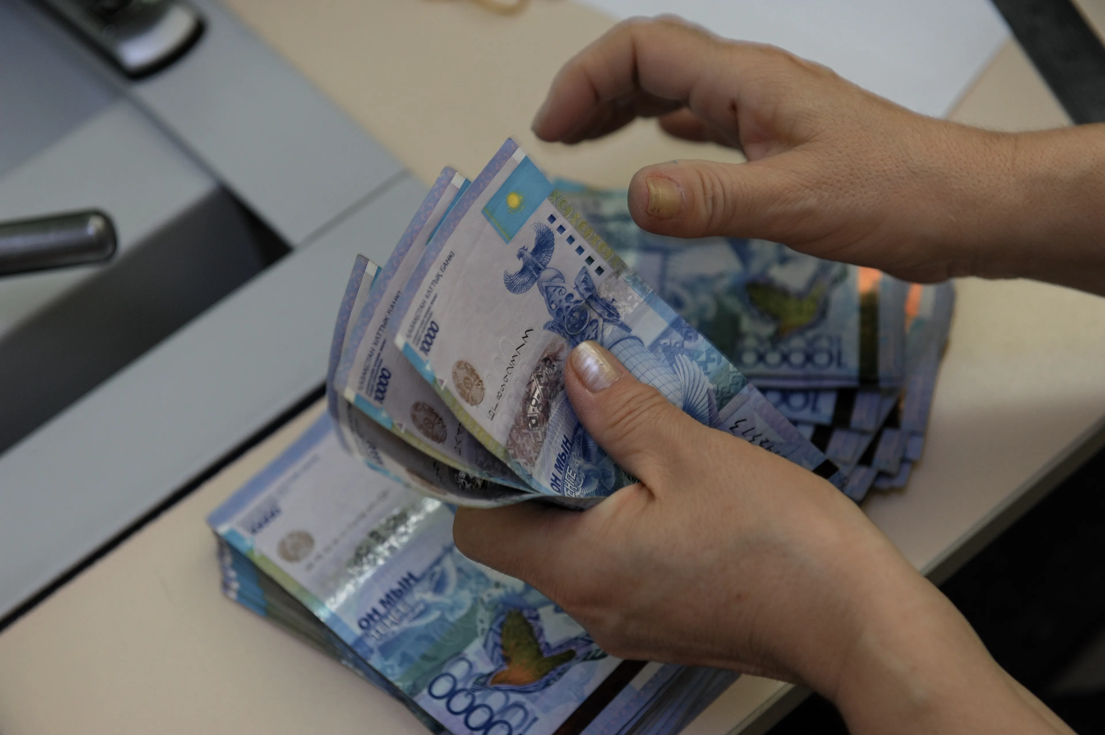 Капитал - Тенге активно укрепляется