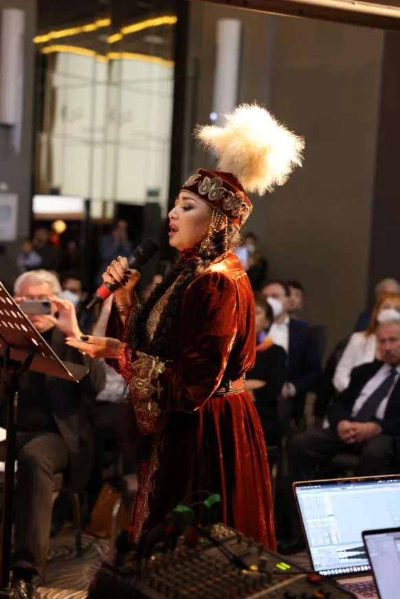 В Берлине прошел показ коллекций казахстанских дизайнеров - фото kapital.kz