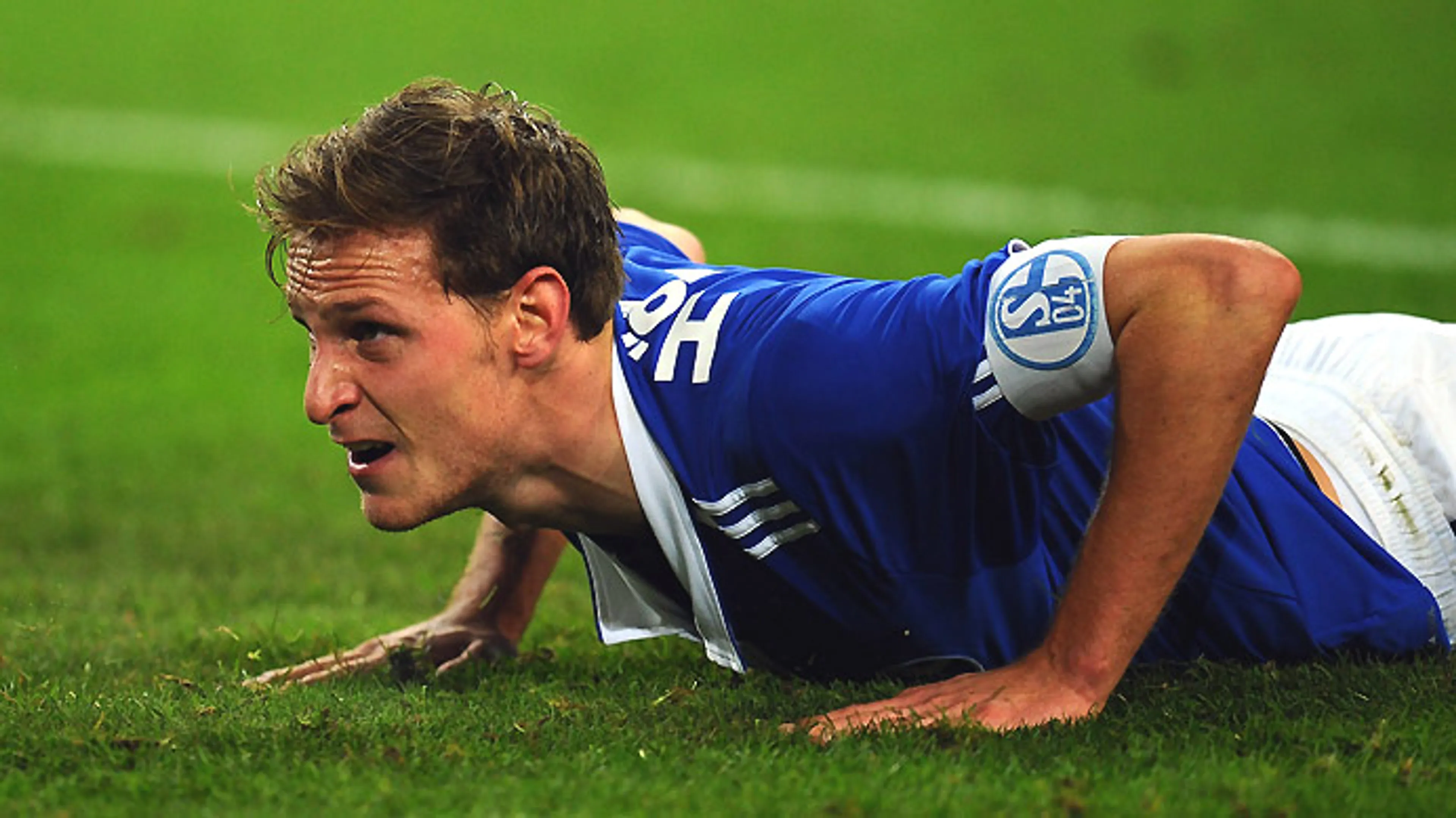 Капитал - Бенедикт Хеведес продлил контракт с «Шальке»