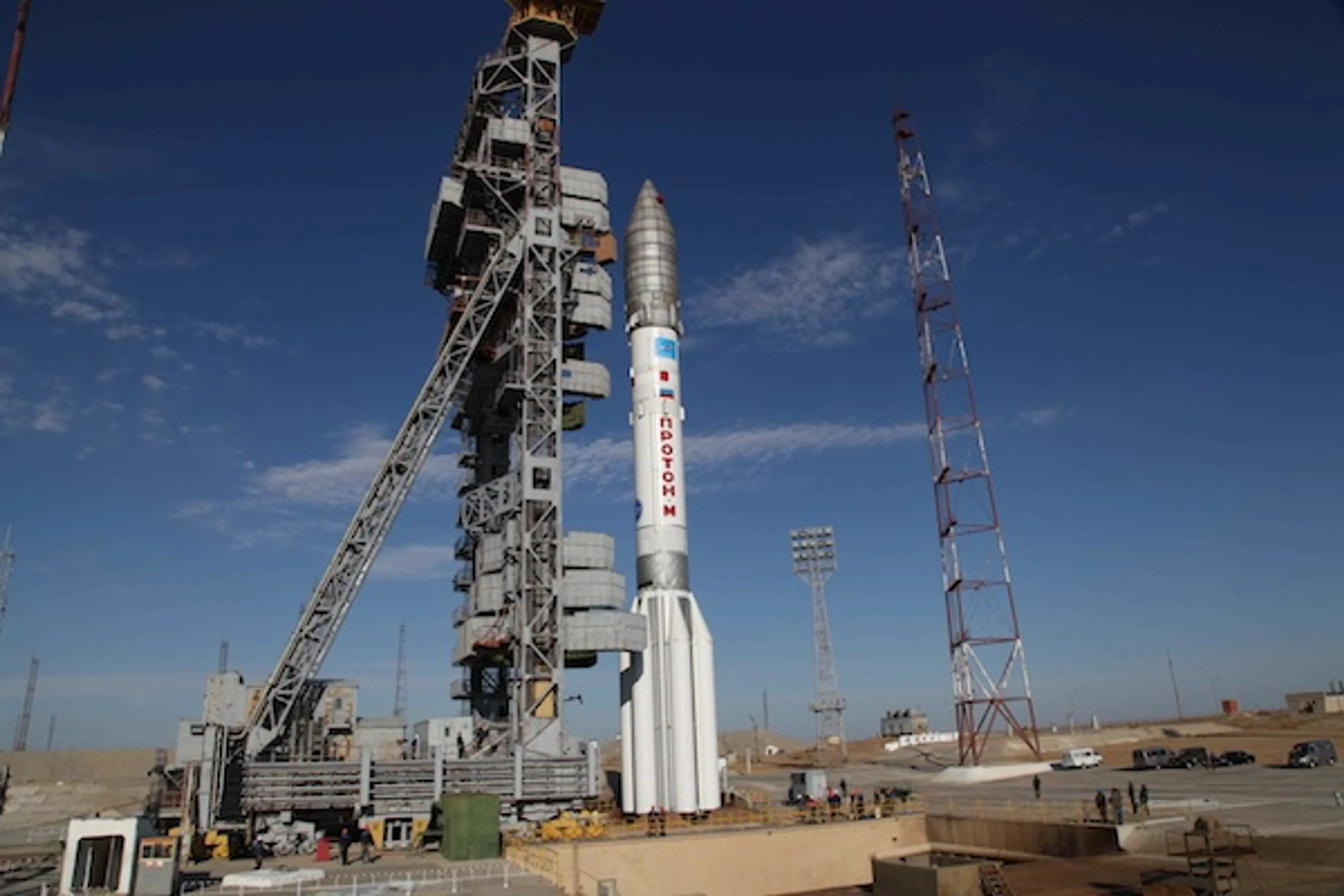 Капитал - Ракета «Протон» установлена на Байконуре