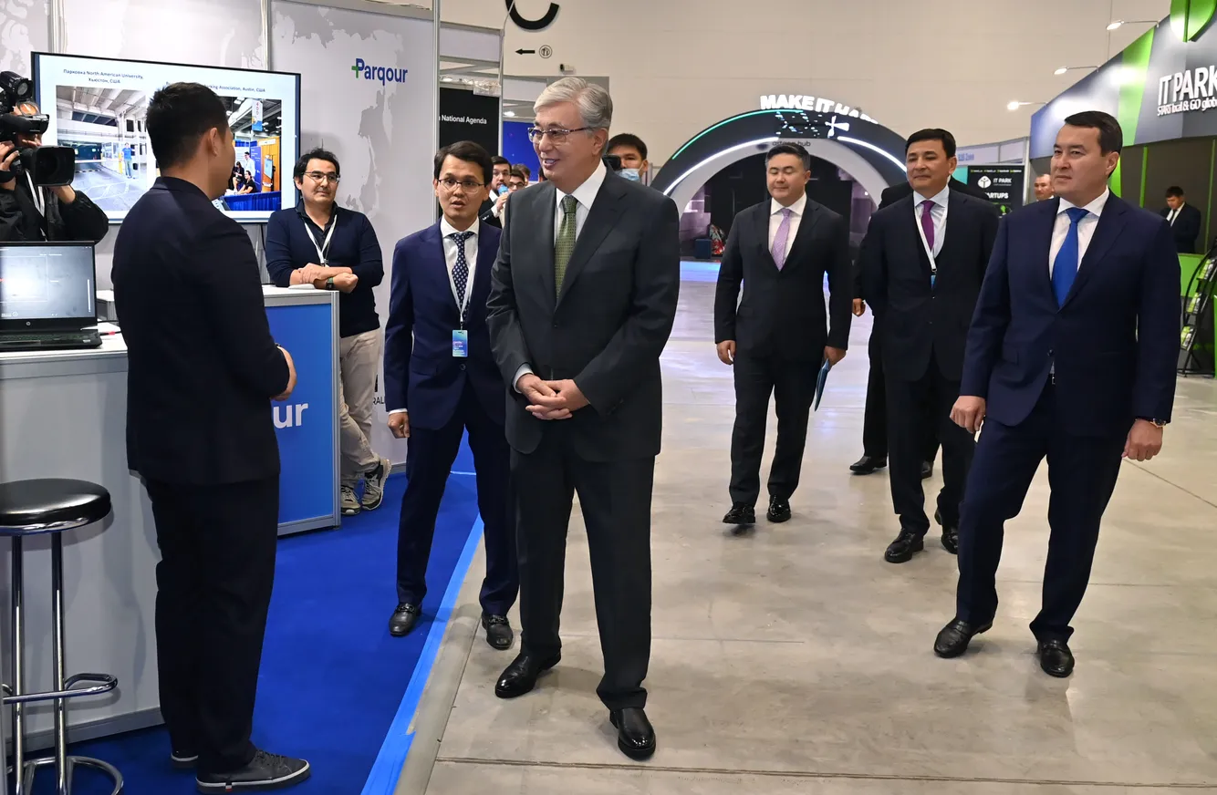 Глава государства ознакомился с цифровыми разработками бизнеса - фото kapital.kz