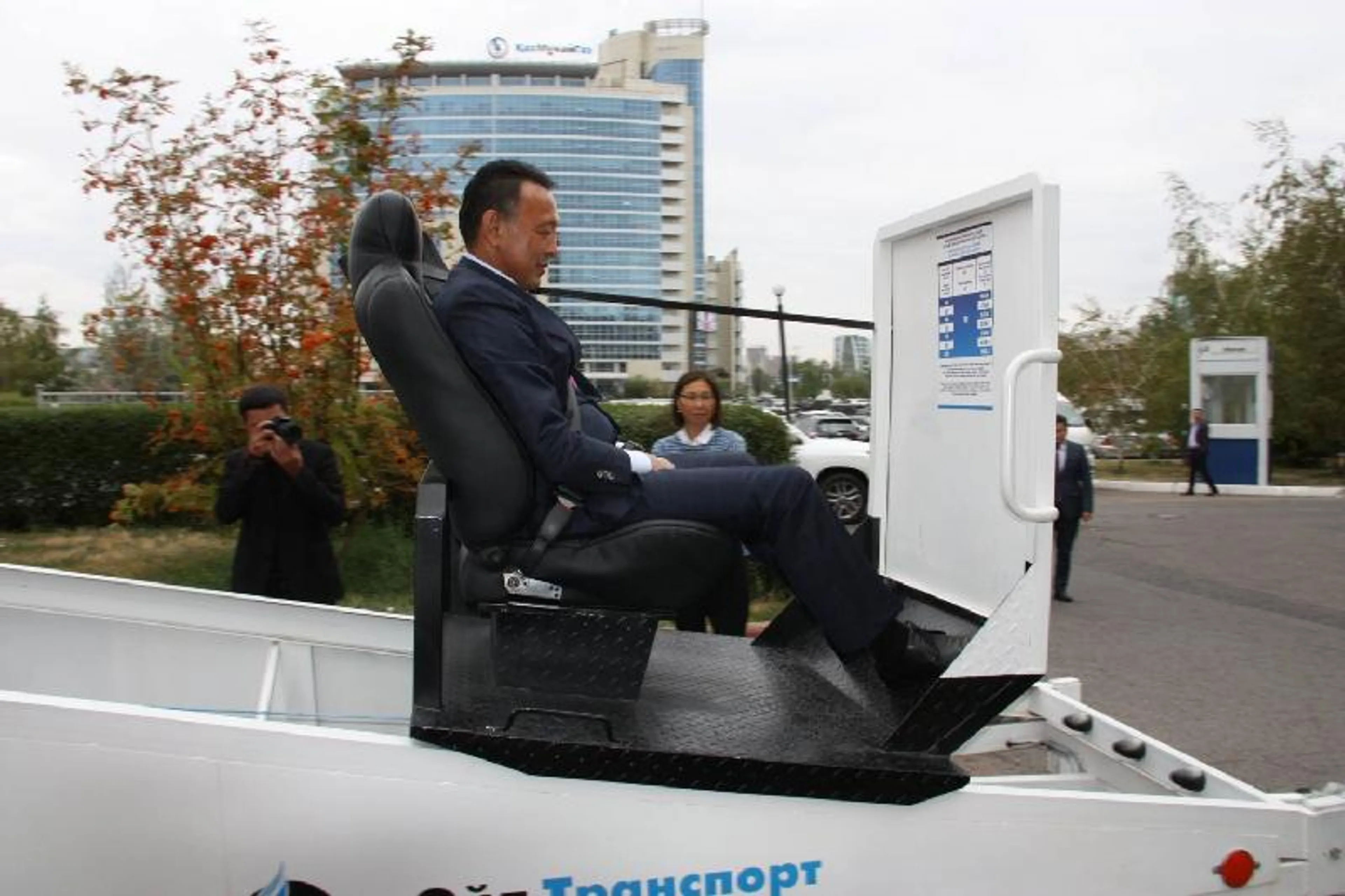 Капитал - Сауат Мынбаев протестировал тренажер-конвинсер