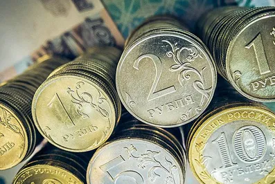 Рубль падает вместе с ценами на нефть