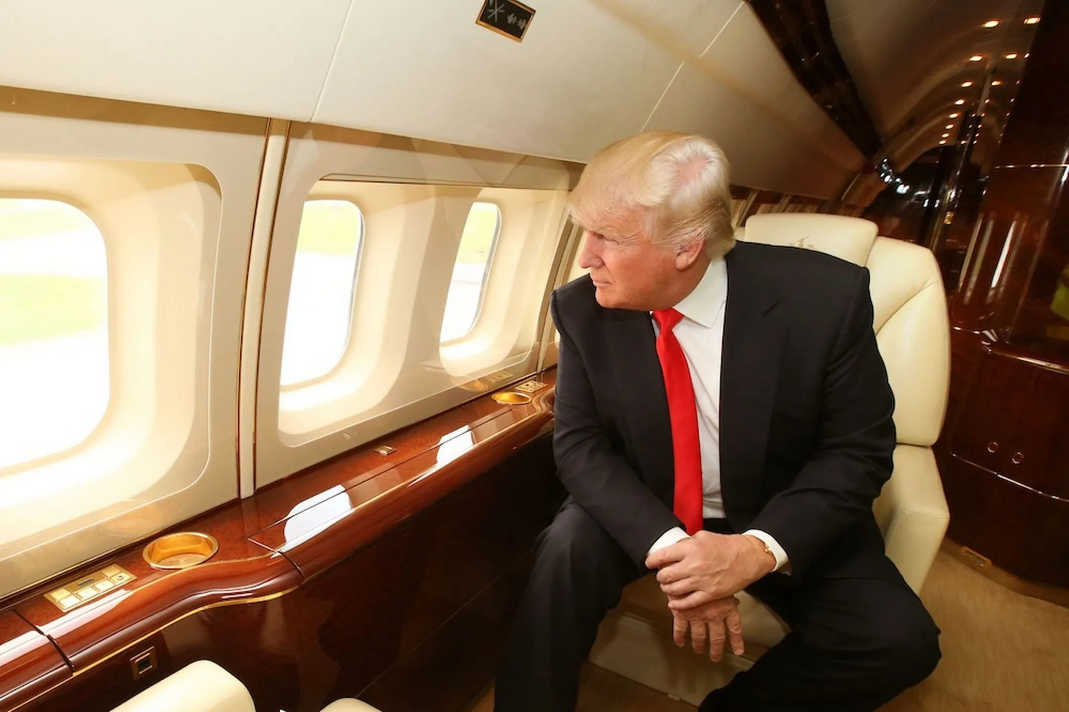 Пентагон за год потратил $34 млн на интерьер самолетов Дональда Трампа - Image Kapital.kz