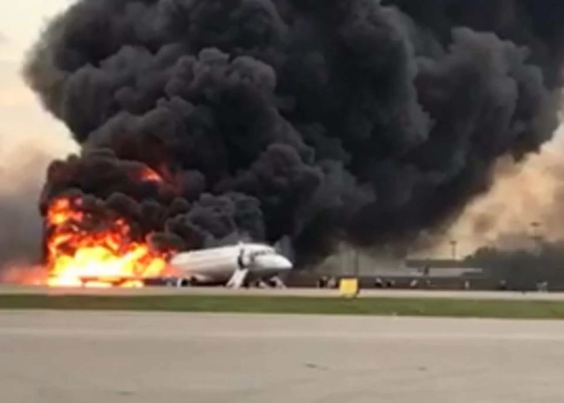 Капитал - В Шереметьево загорелся пассажирский самолет