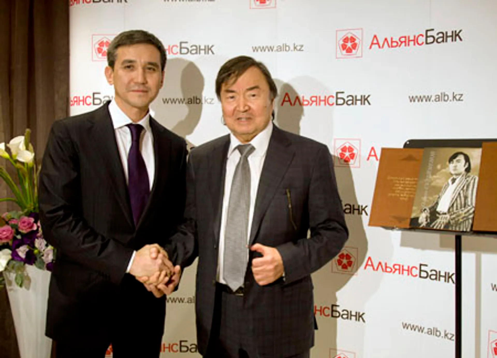 Капитал - Альянс Банк провел творческий вечера Олжаса Сулейменова