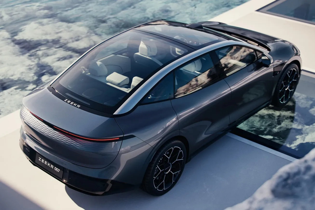 Первый седан Zeekr и новый Superb - фото kapital.kz