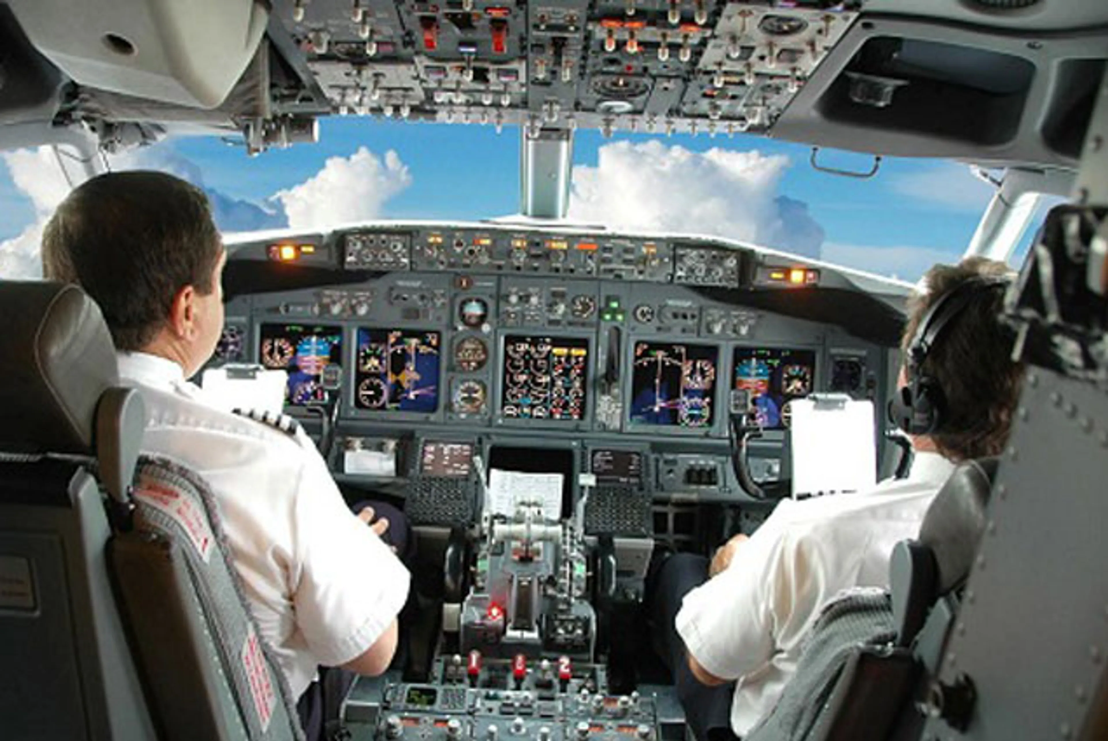 Капитал - Правило о двух пилотах в кабине действует в РК с 2011 года