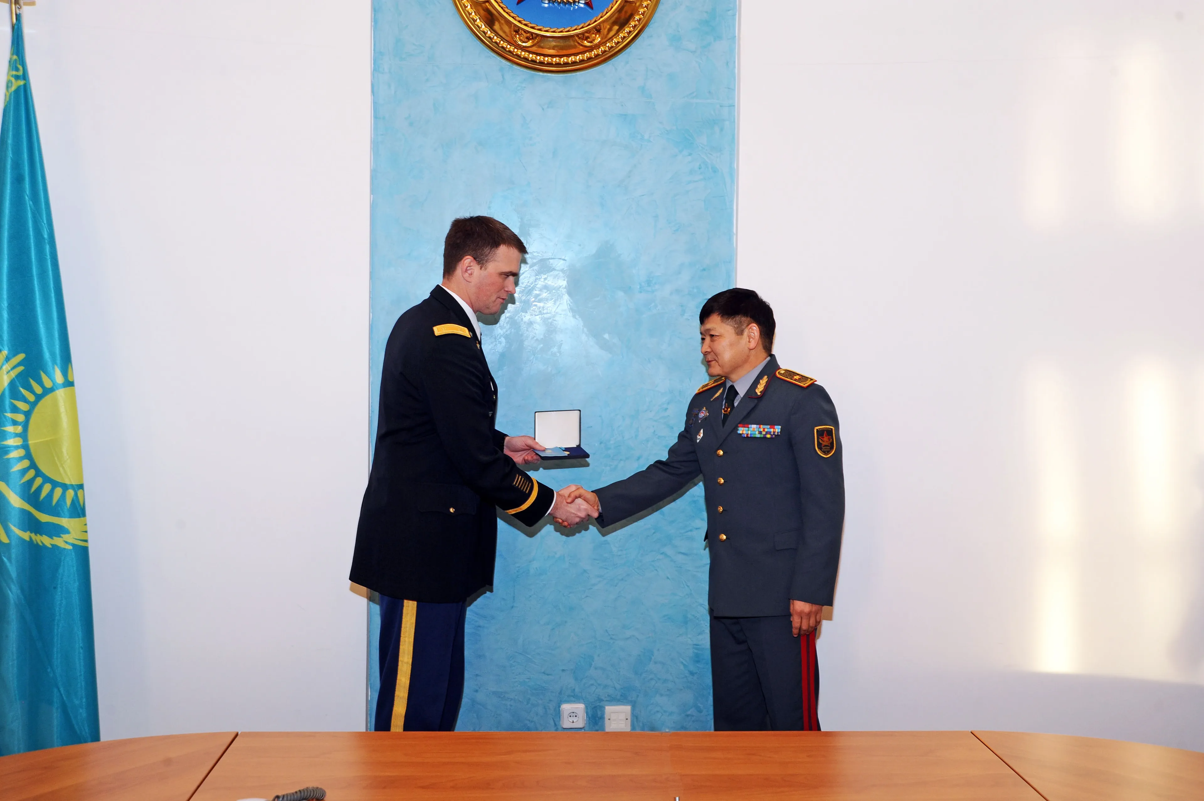 Капитал - Военнослужащий США получил казахстанскую медаль