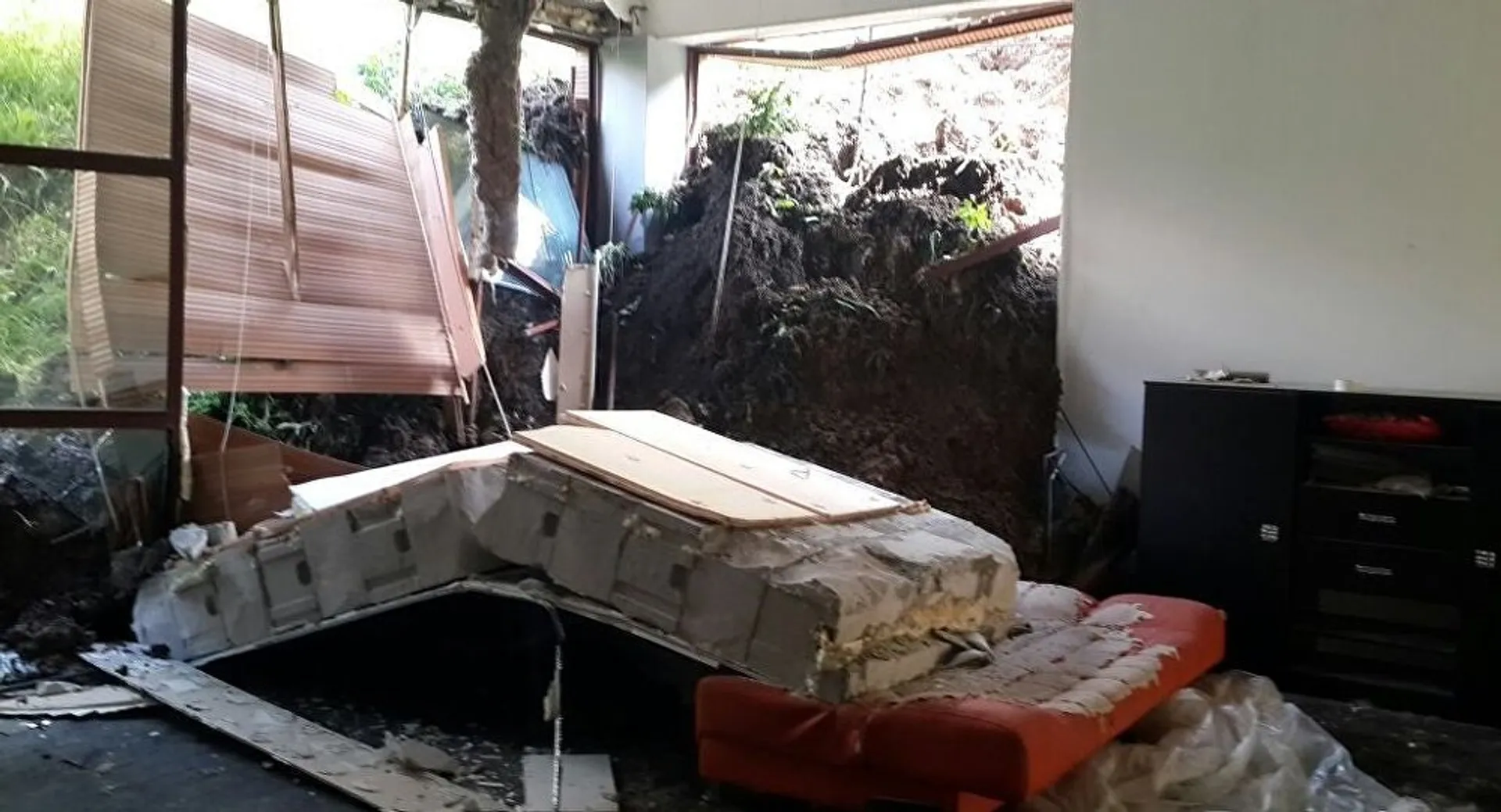 Капитал - Оползень повредил жилой дом в Алматы