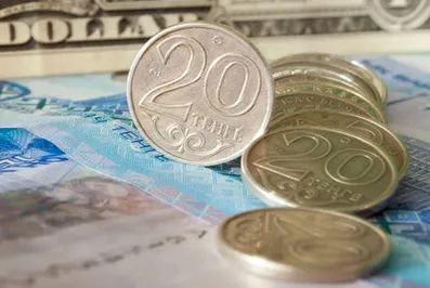 Доллар торгуется на уровне 345 тенге