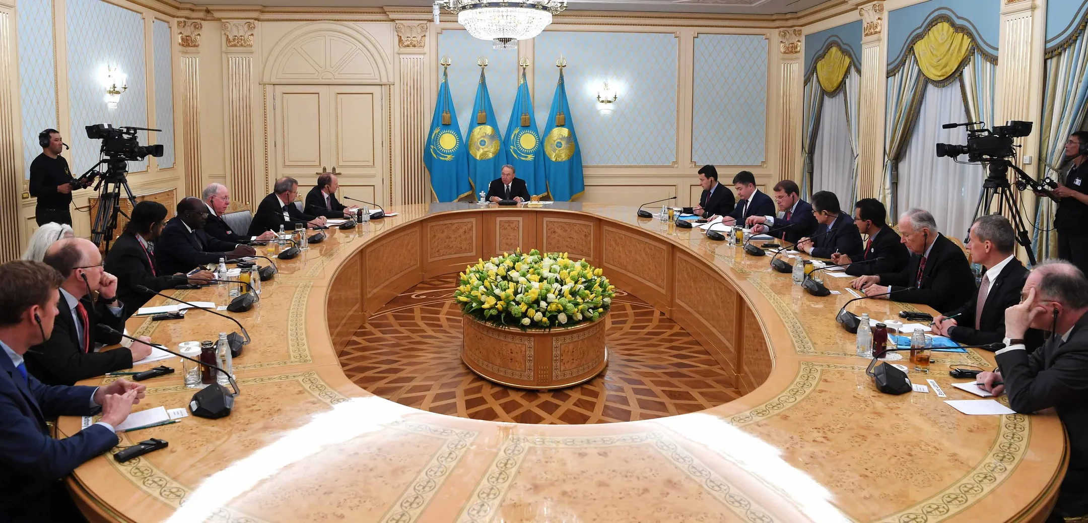 Президент встретился с зарубежными экспертами - Image Kapital.kz